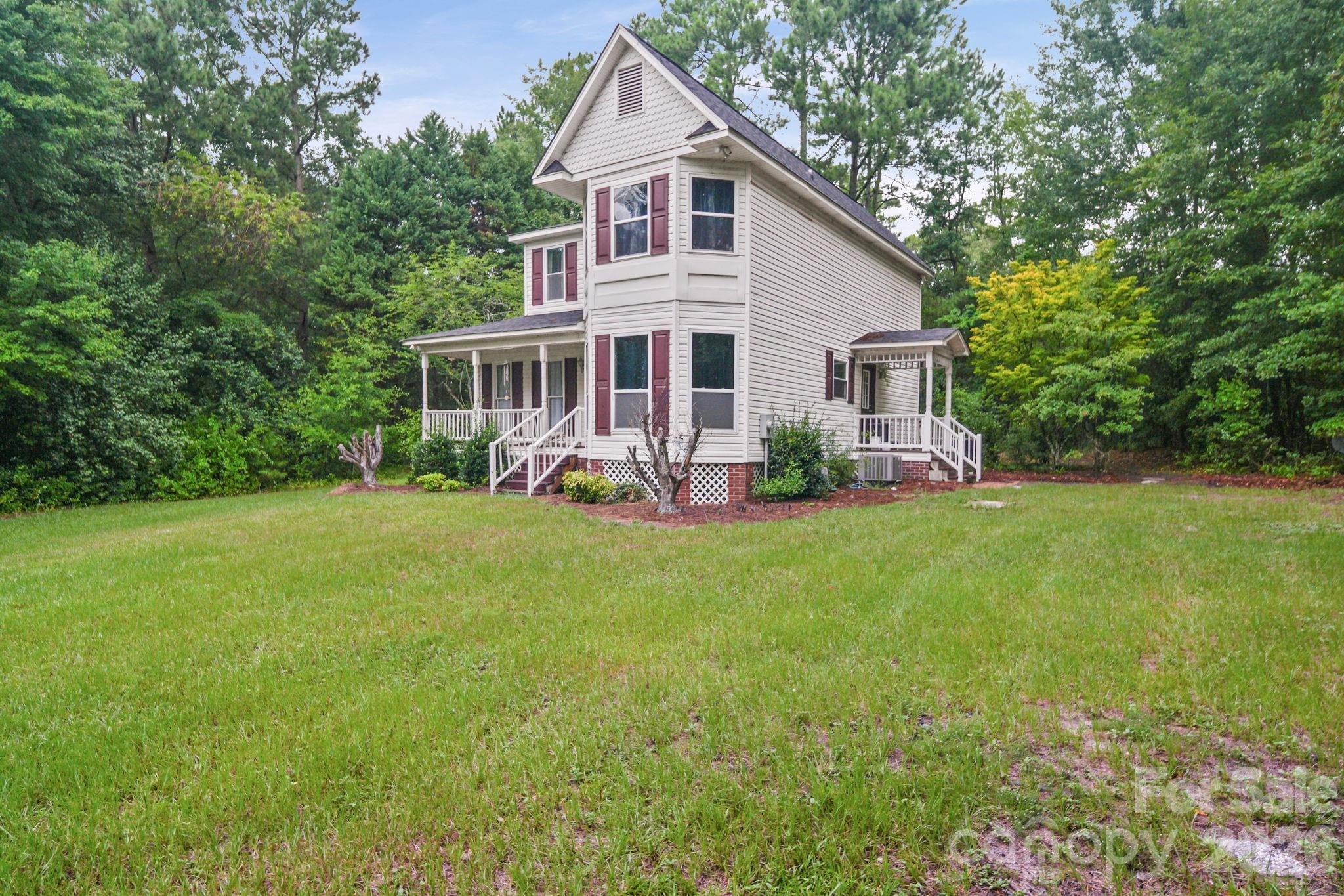 261 Lakeside Drive — Hartsville
