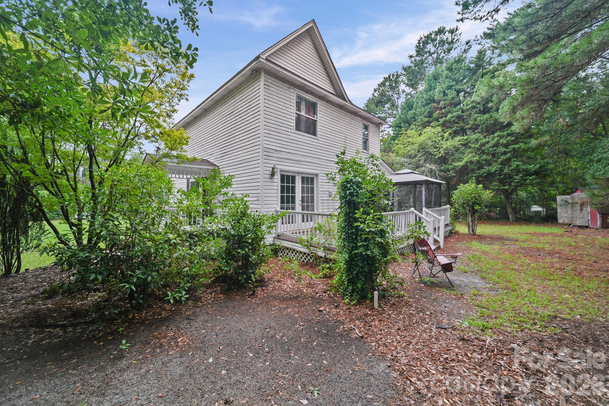 261 Lakeside Drive — Hartsville
