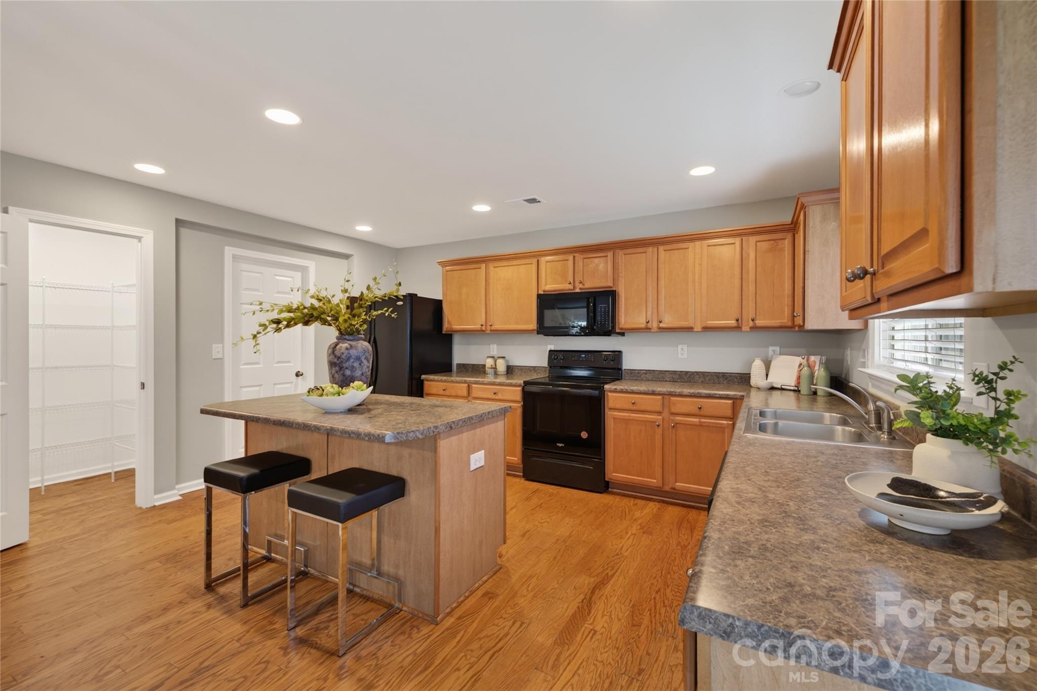 8932 Oransay Way — Charlotte