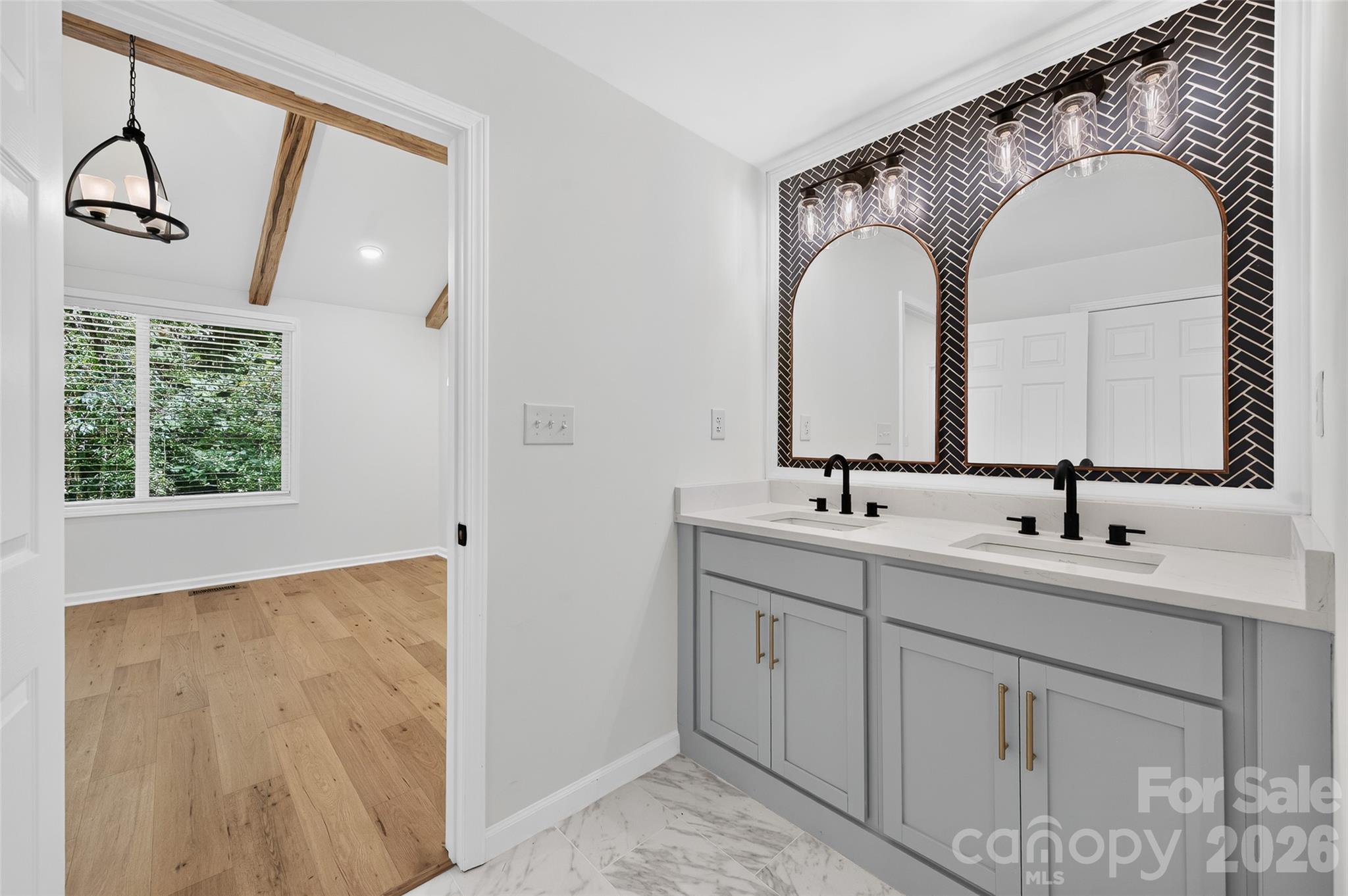 126 39th Avenue Court NW — Hickory