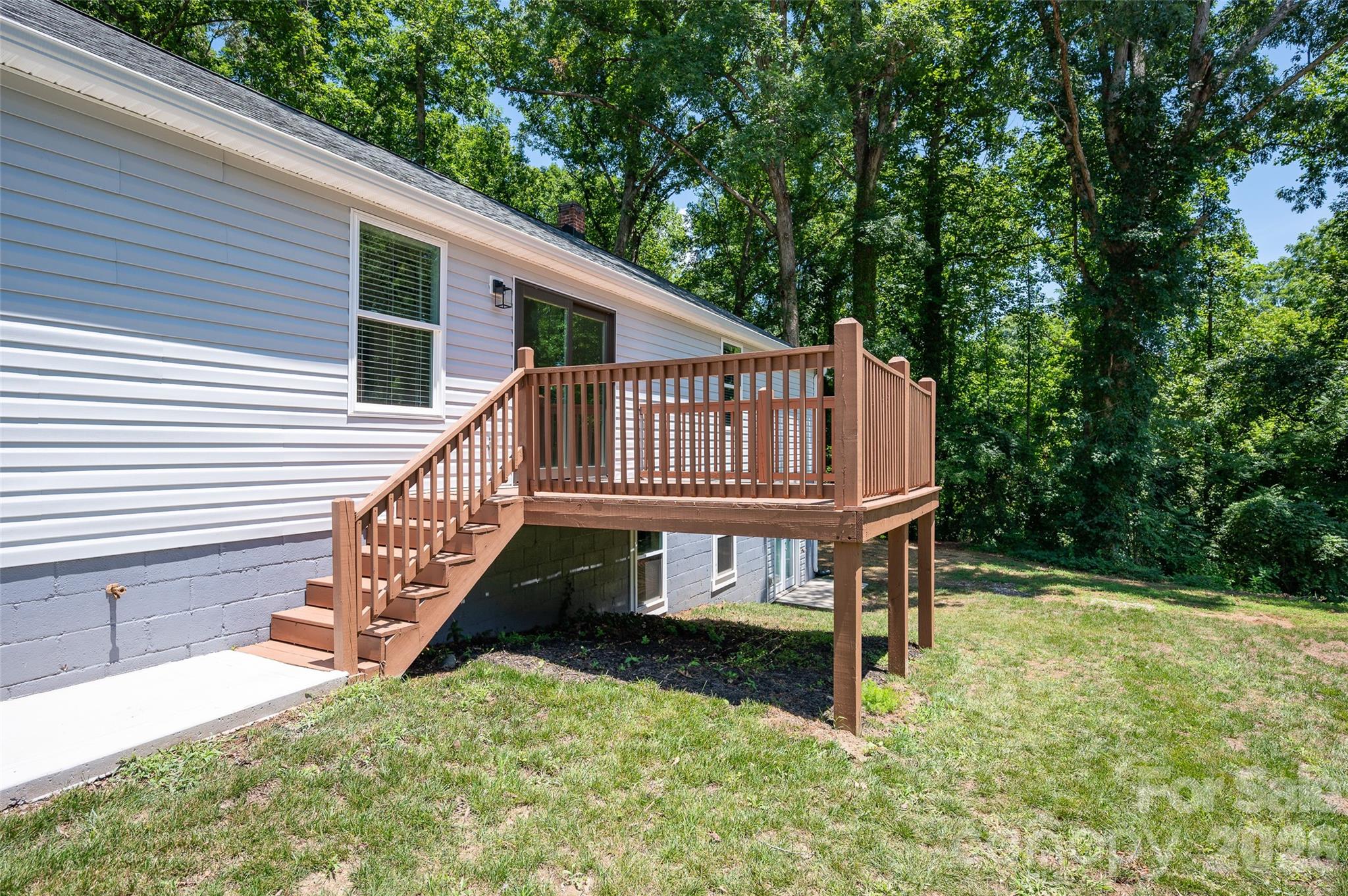 126 39th Avenue Court NW — Hickory
