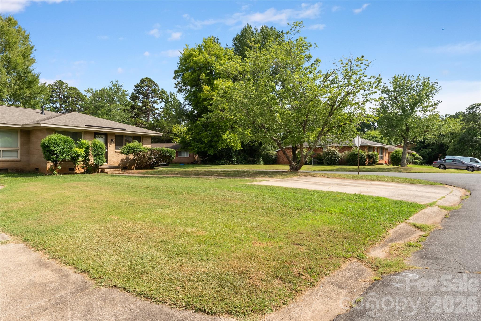 4900 Malibu Drive — Charlotte