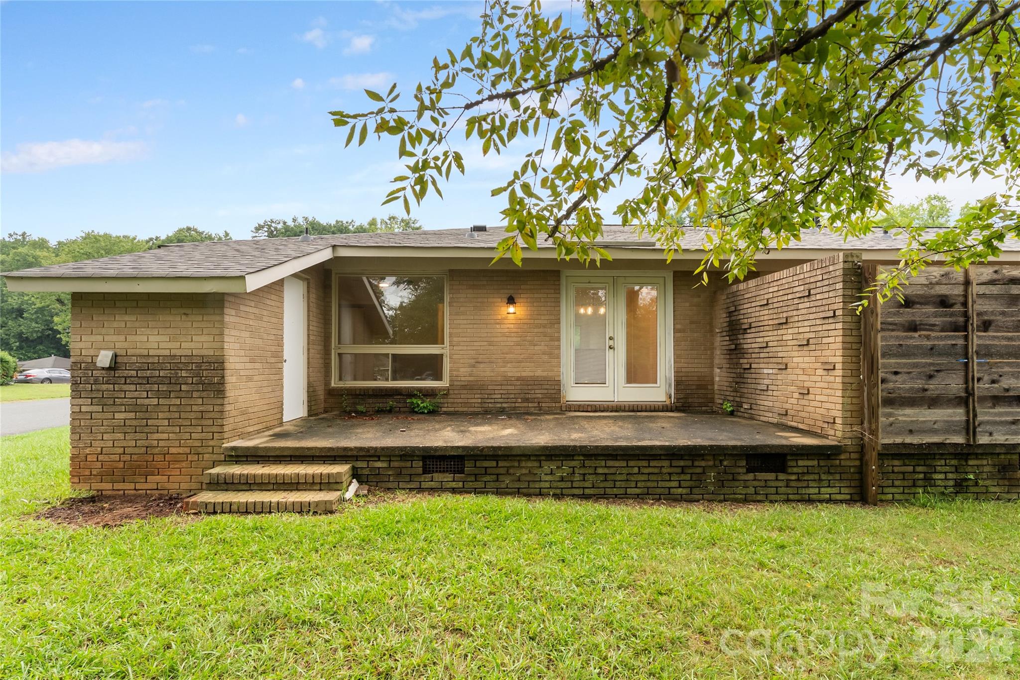 4900 Malibu Drive — Charlotte