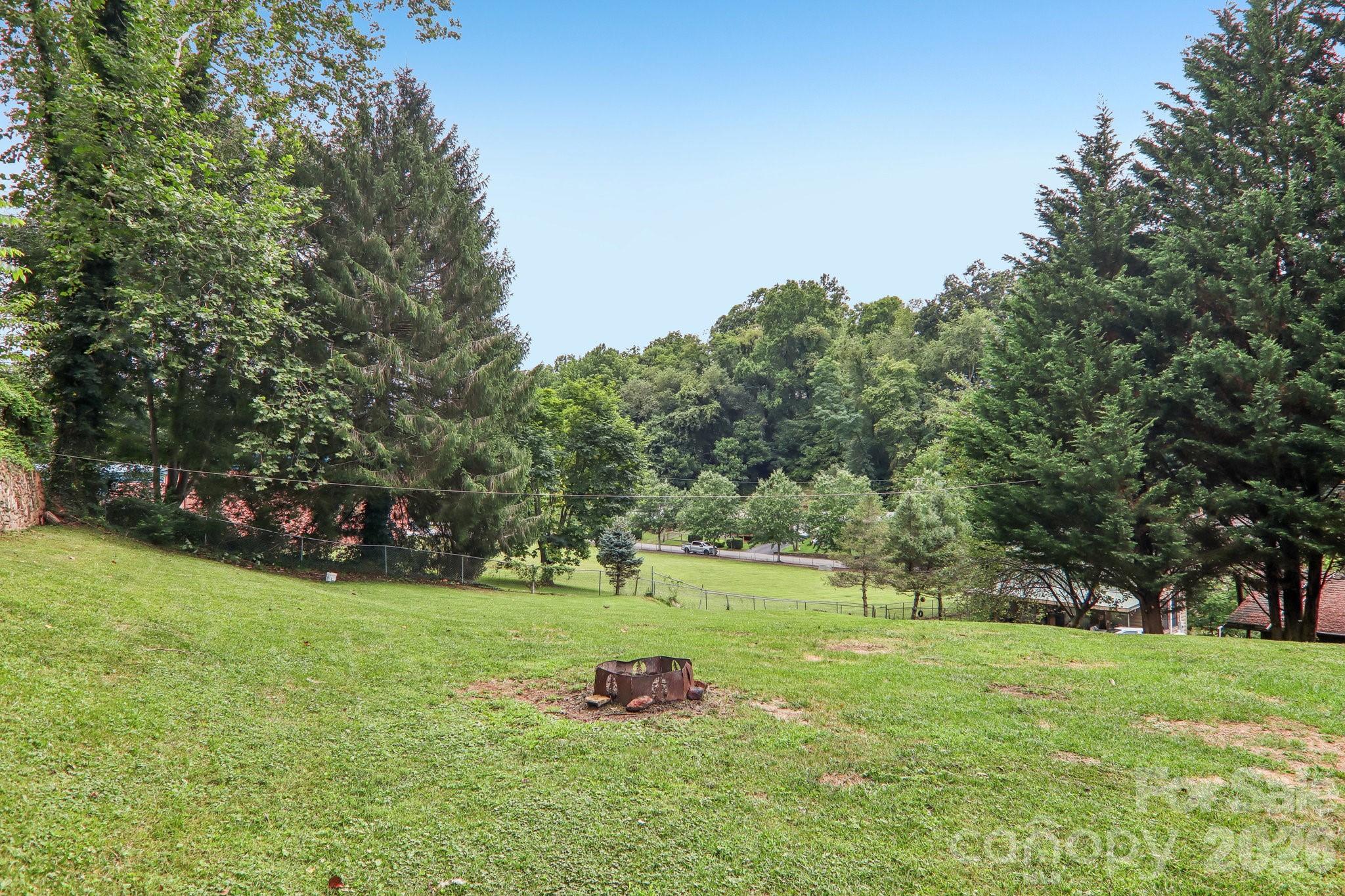 131 & 135 Boyd Avenue — Waynesville