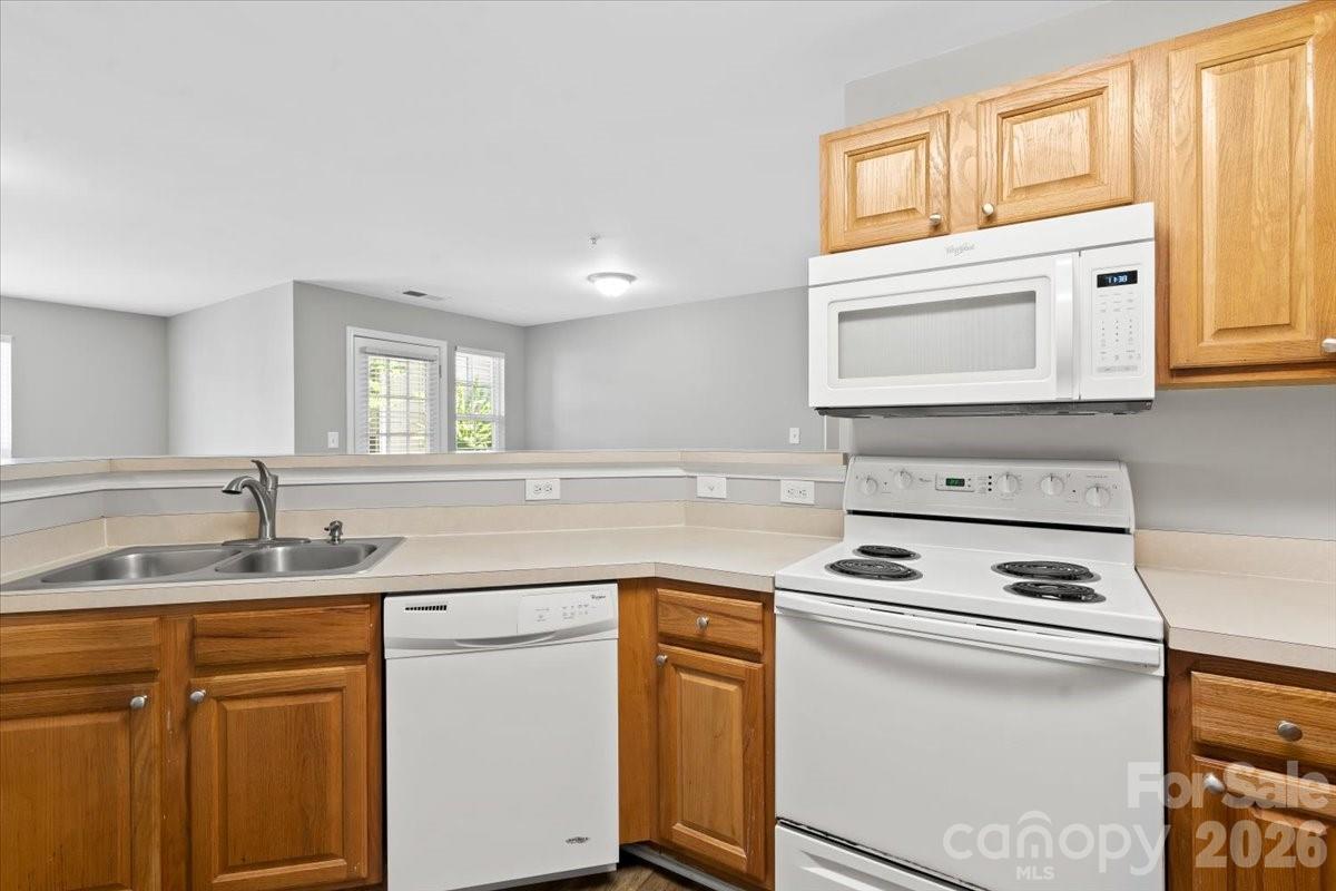 9810 Campus Walk Lane #H — Charlotte