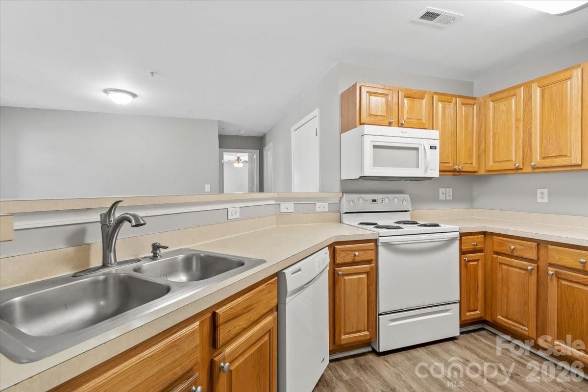 9810 Campus Walk Lane #H — Charlotte