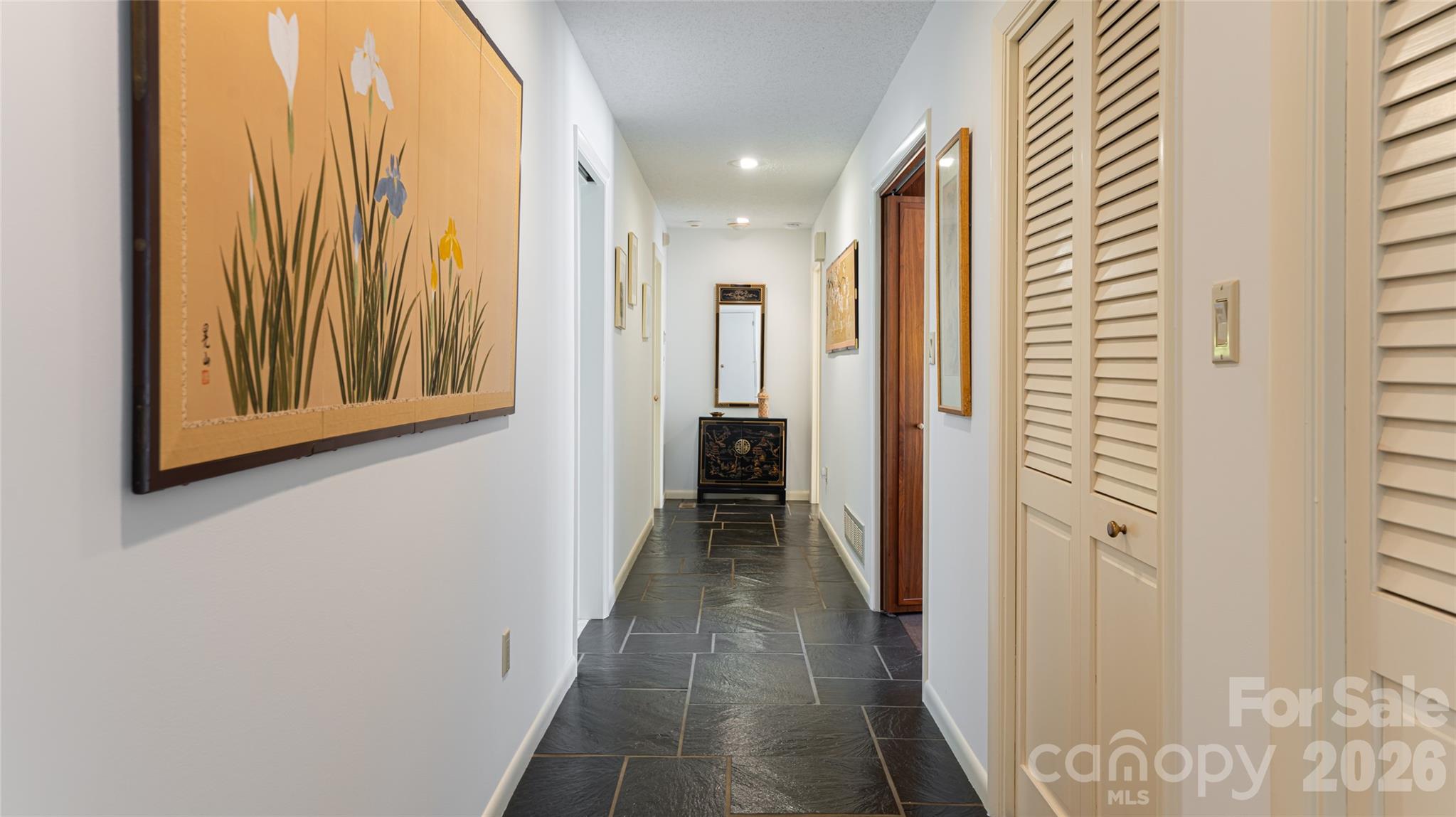12 Stuyvesant Crescent — Asheville