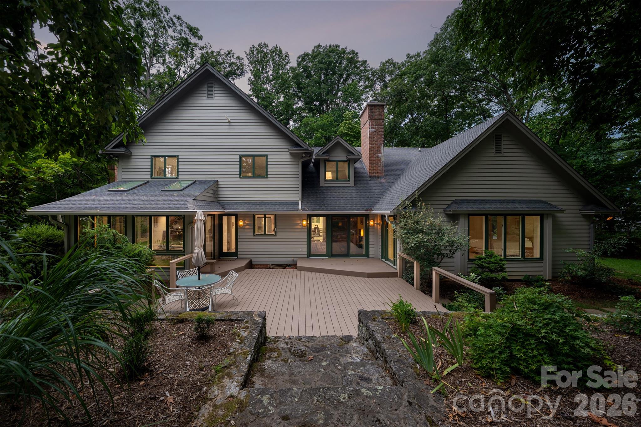 12 Stuyvesant Crescent — Asheville