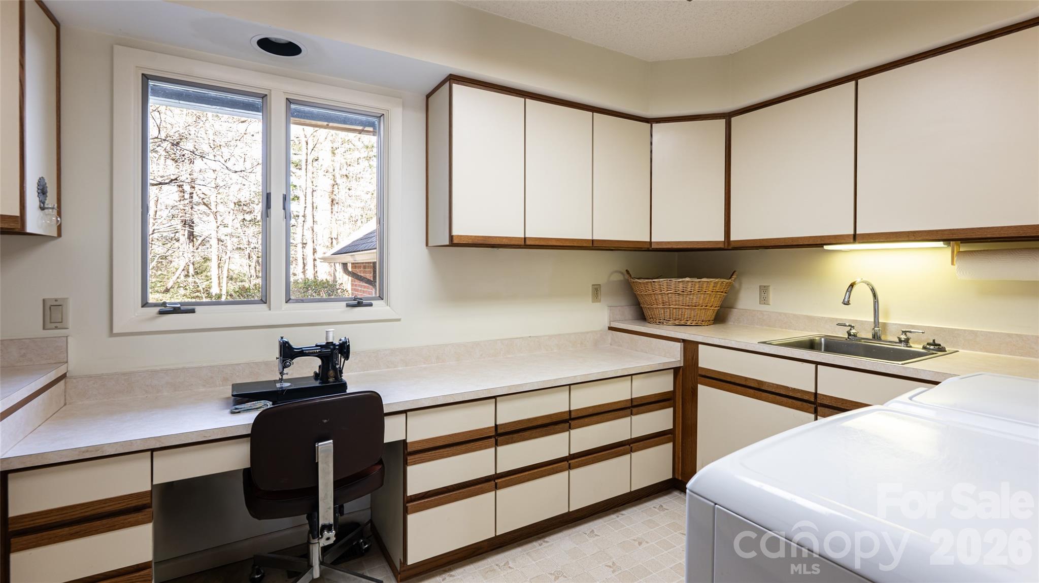 12 Stuyvesant Crescent — Asheville