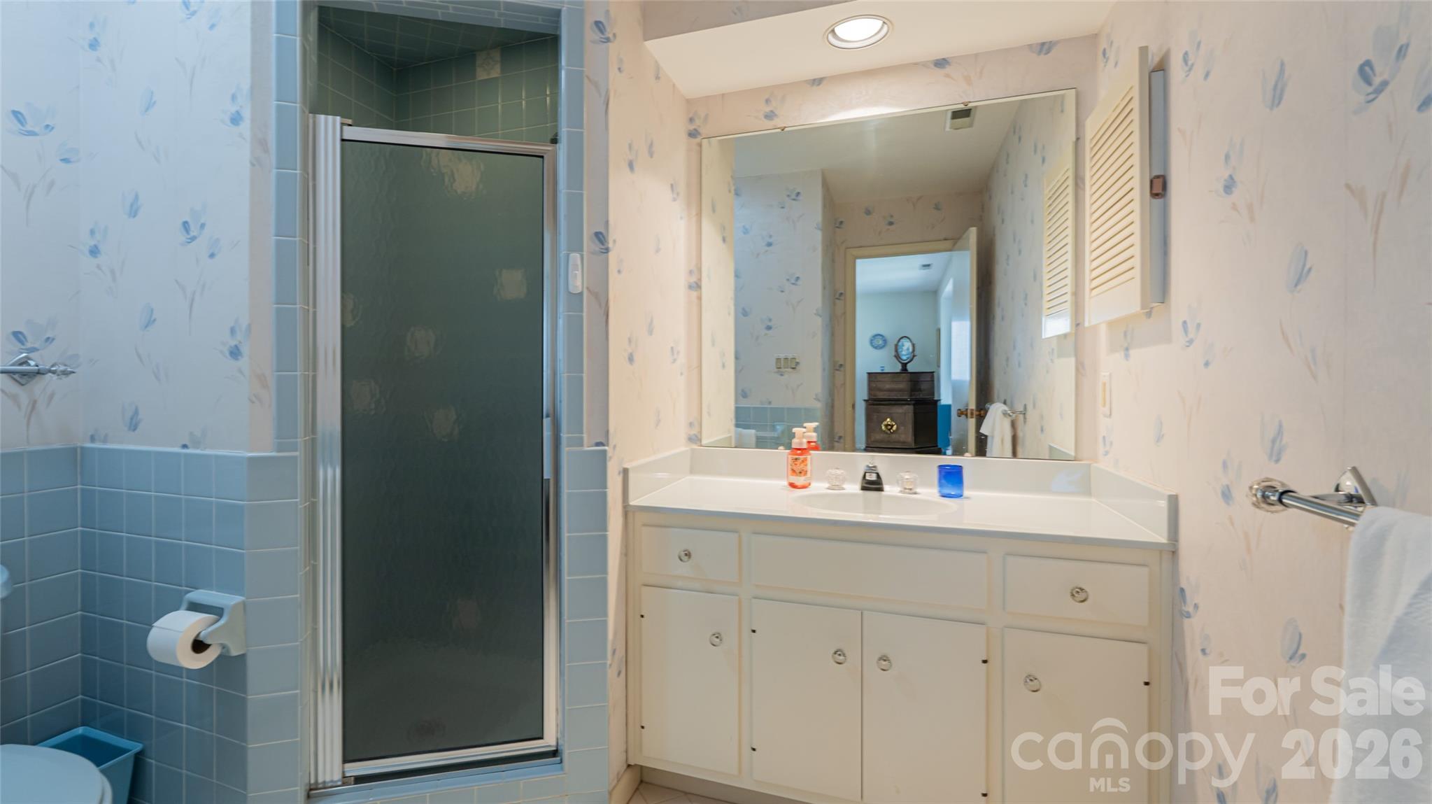12 Stuyvesant Crescent — Asheville