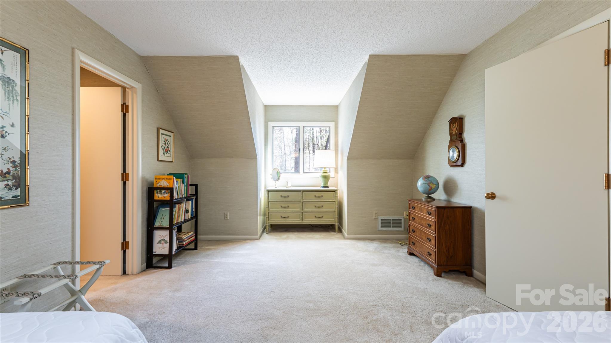 12 Stuyvesant Crescent — Asheville