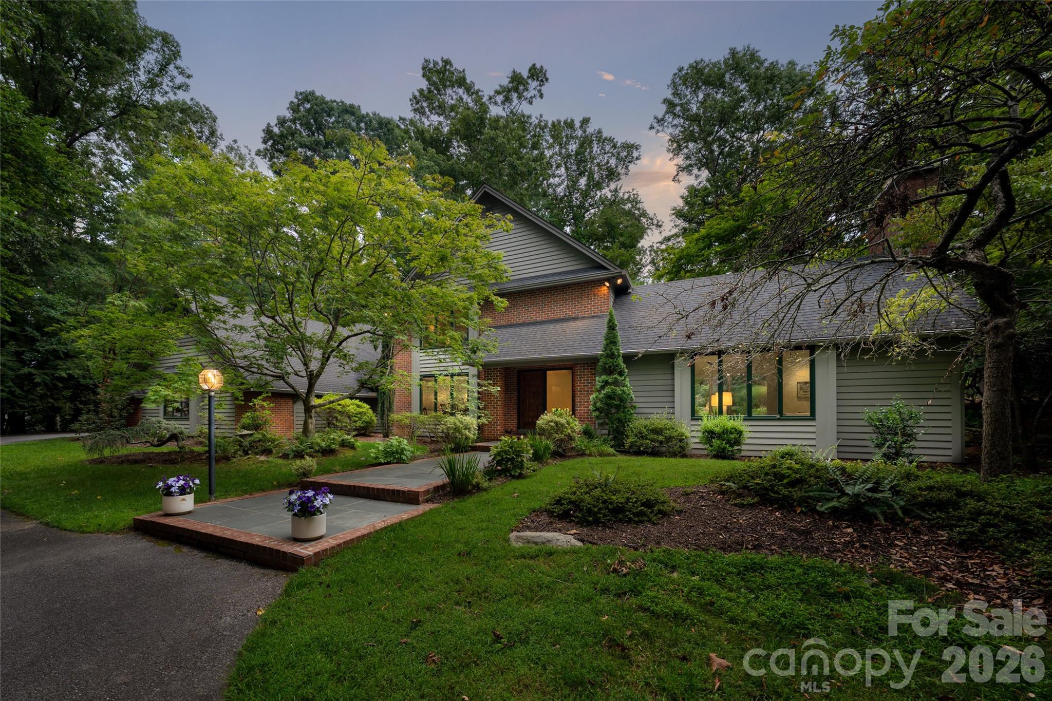 12 Stuyvesant Crescent — Asheville