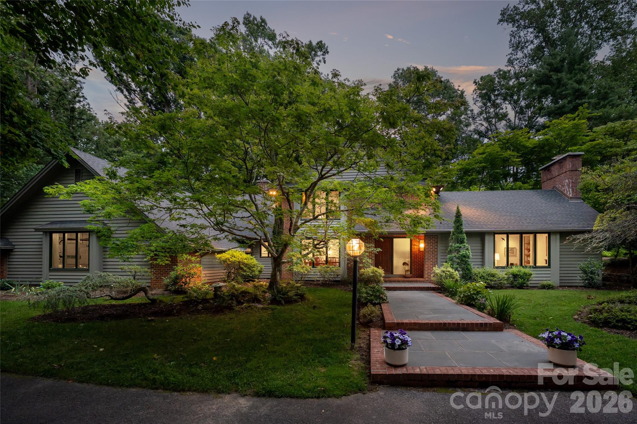 12 Stuyvesant Crescent — Asheville