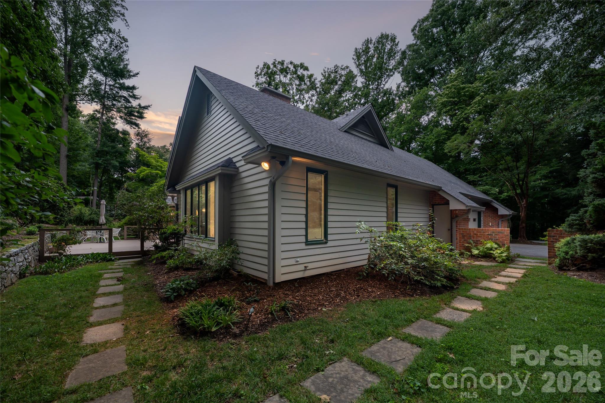 12 Stuyvesant Crescent — Asheville