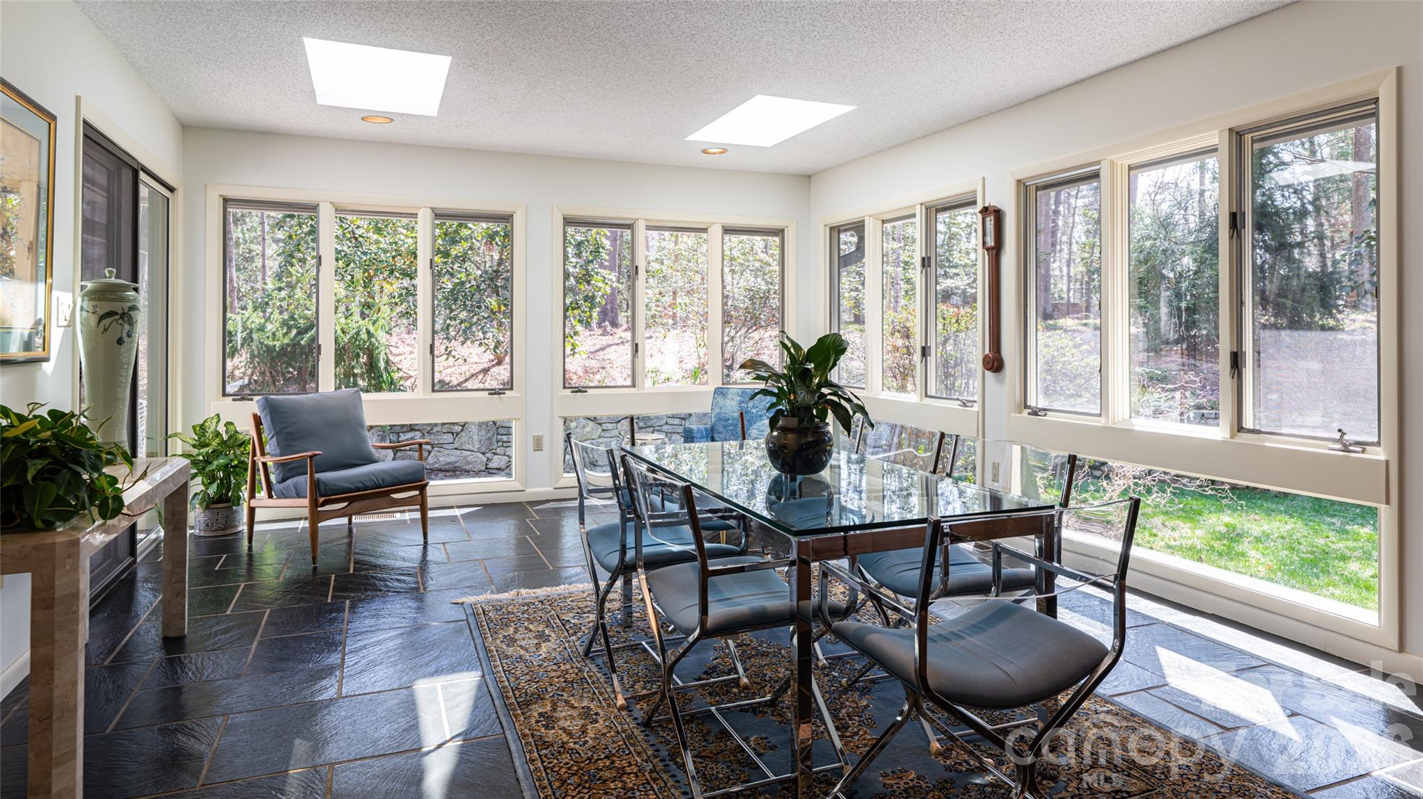 12 Stuyvesant Crescent — Asheville