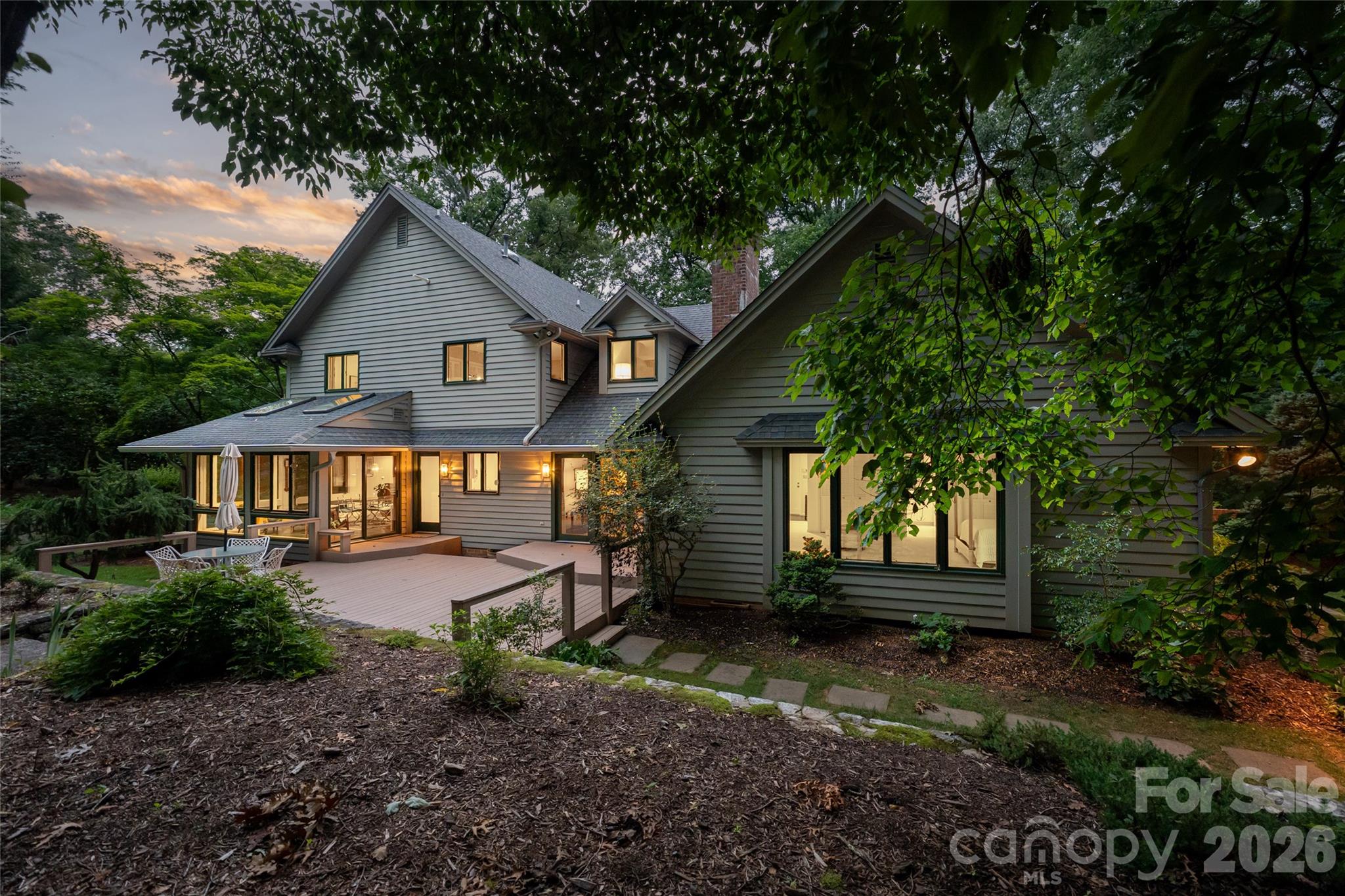 12 Stuyvesant Crescent — Asheville