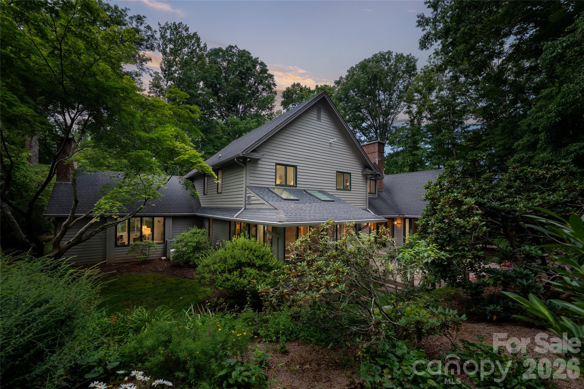 12 Stuyvesant Crescent — Asheville
