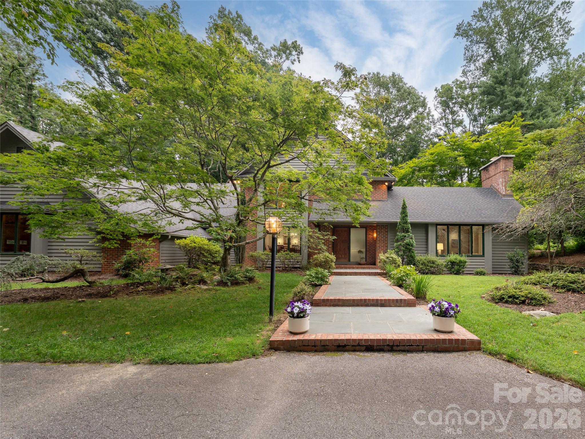12 Stuyvesant Crescent — Asheville