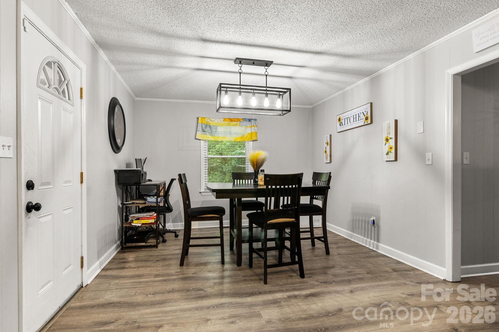 3104 University Drive — Lancaster
