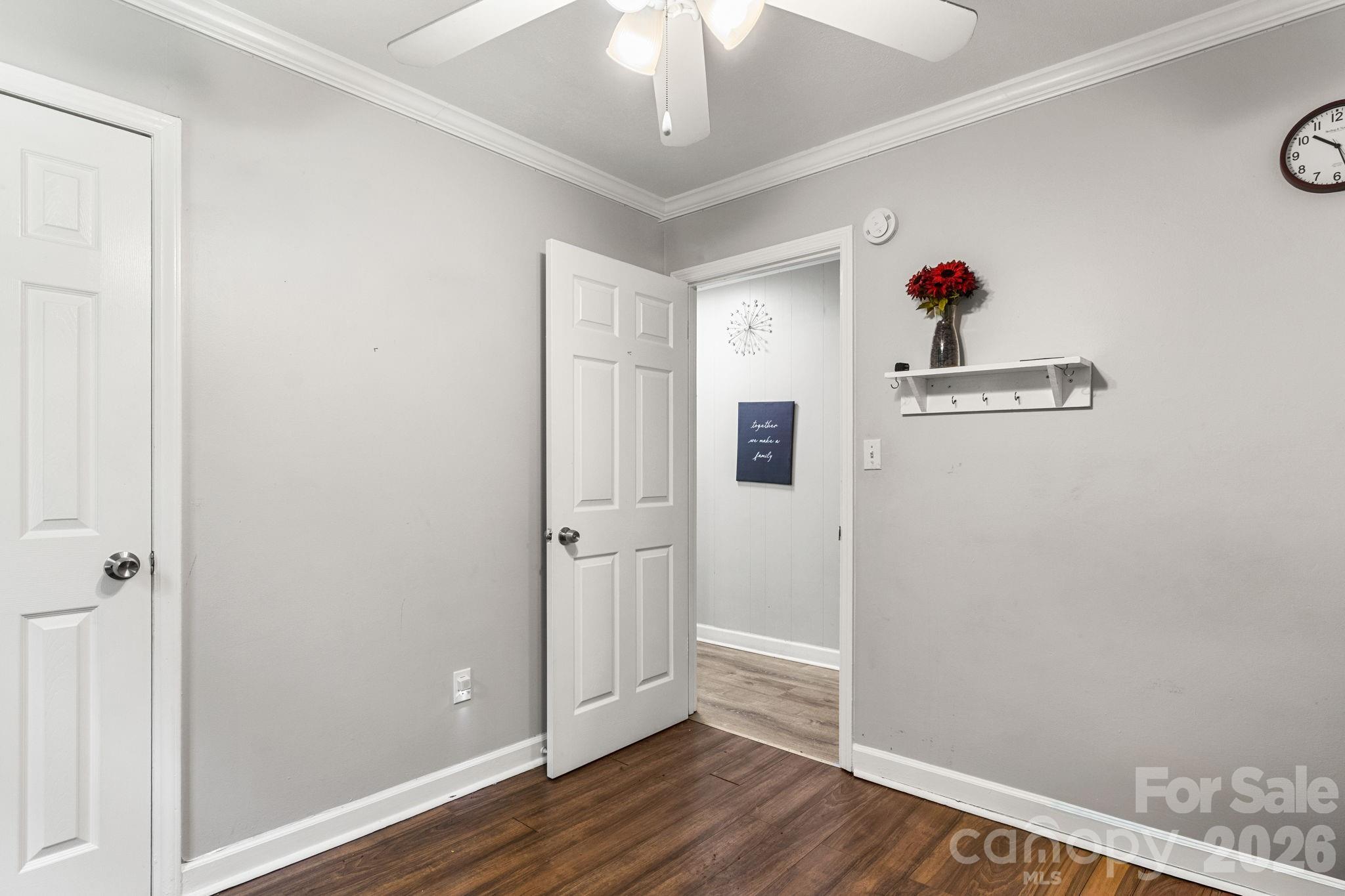 3104 University Drive — Lancaster