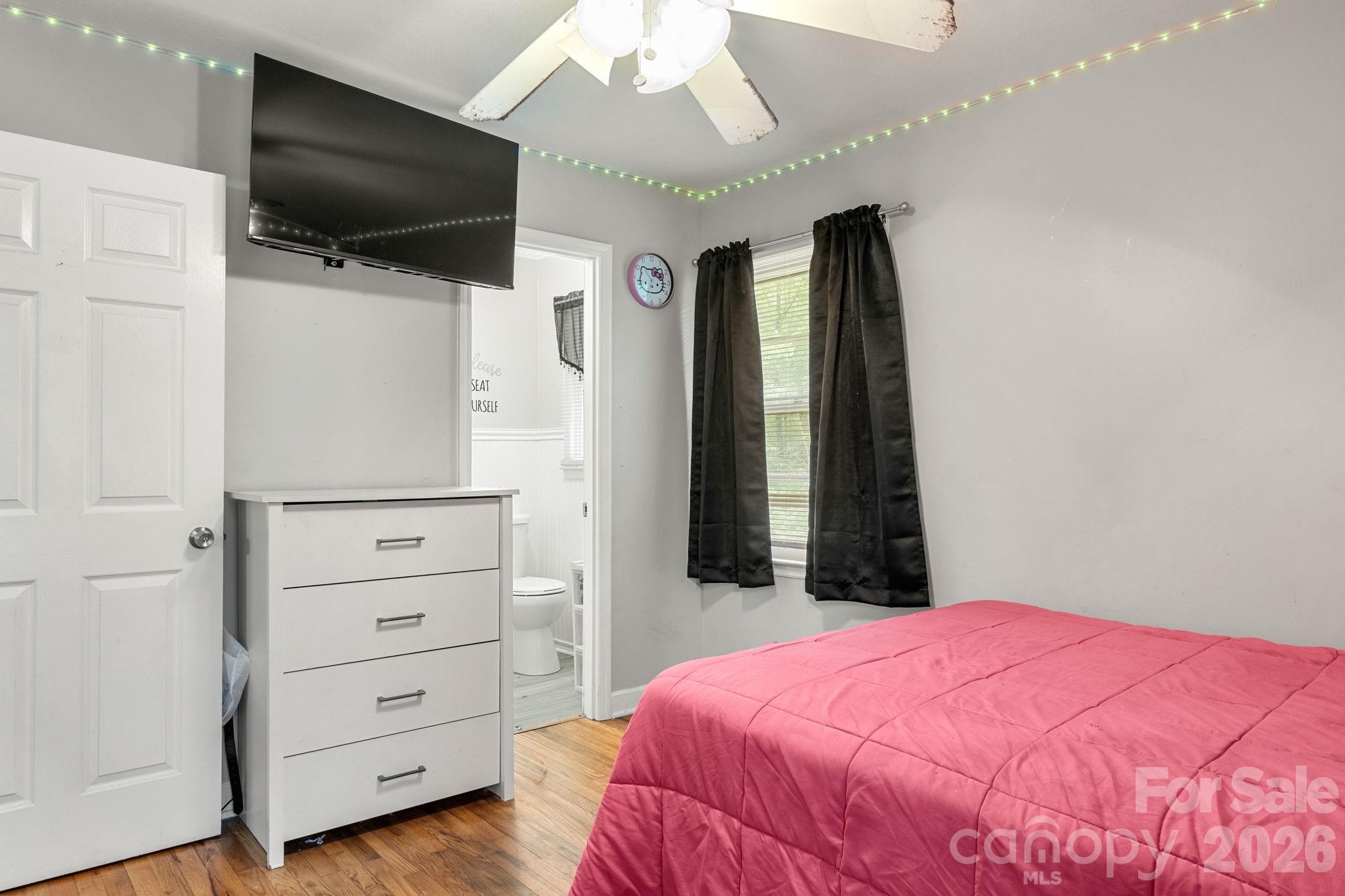 3104 University Drive — Lancaster