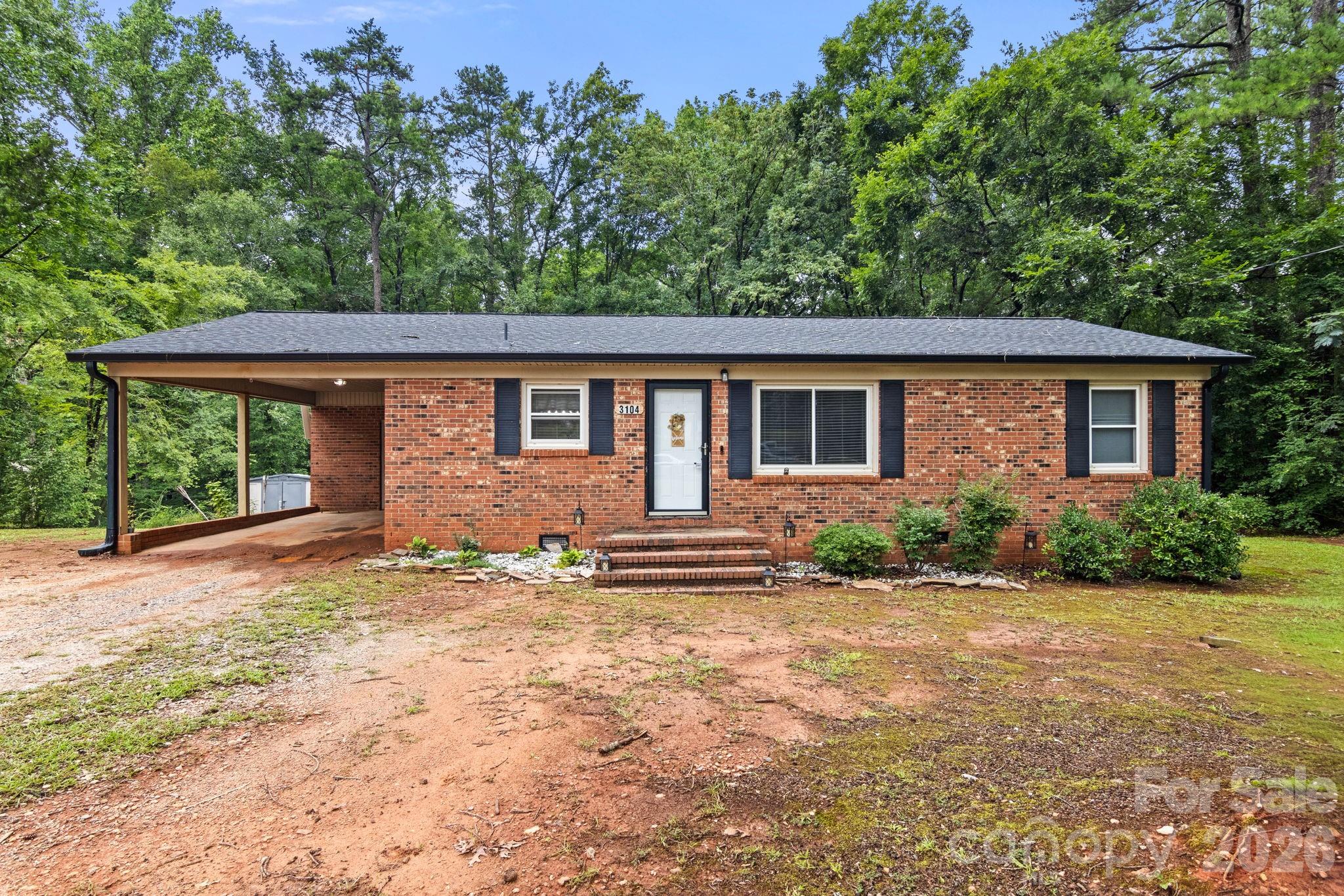 3104 University Drive — Lancaster