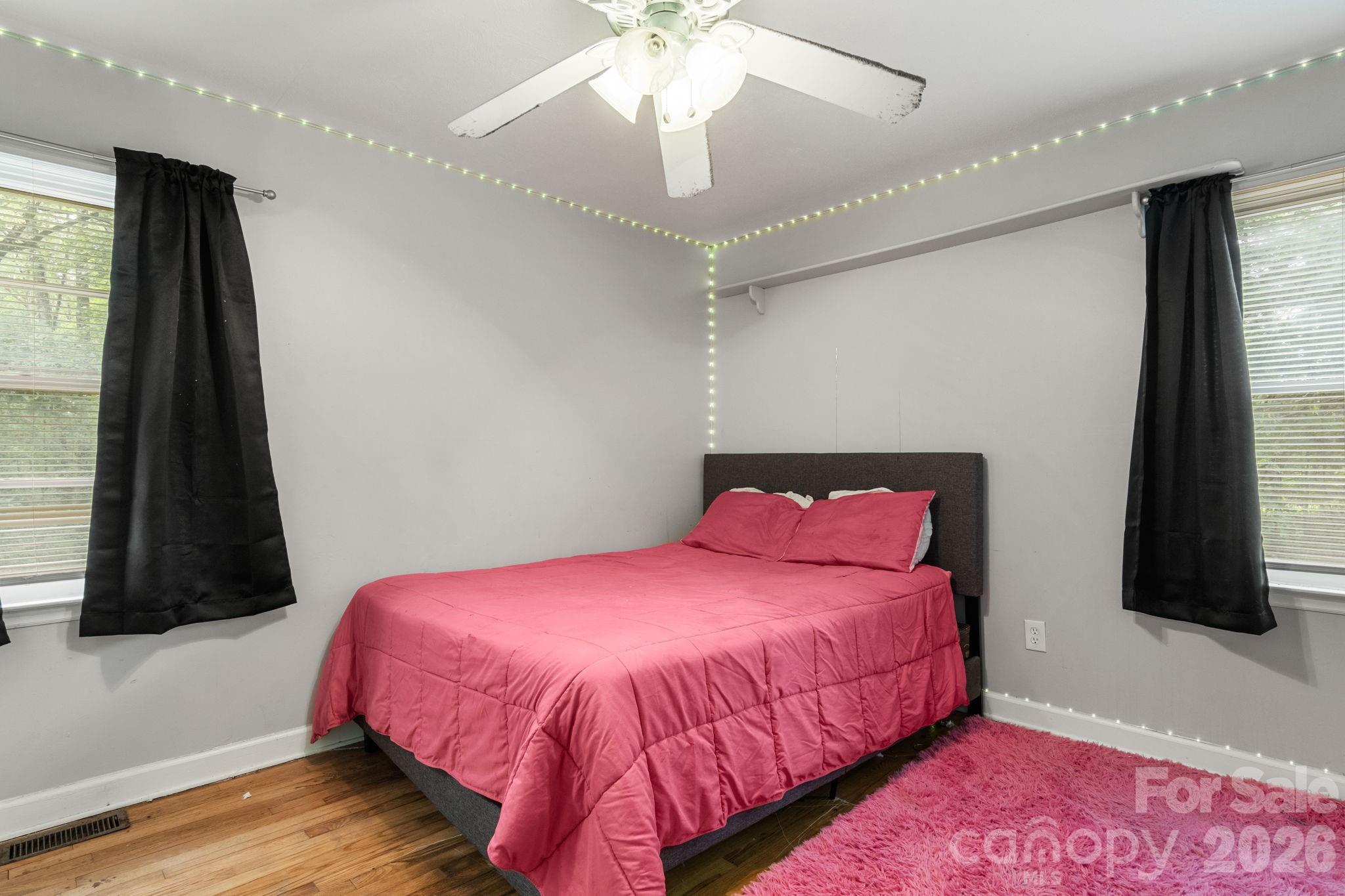 3104 University Drive — Lancaster