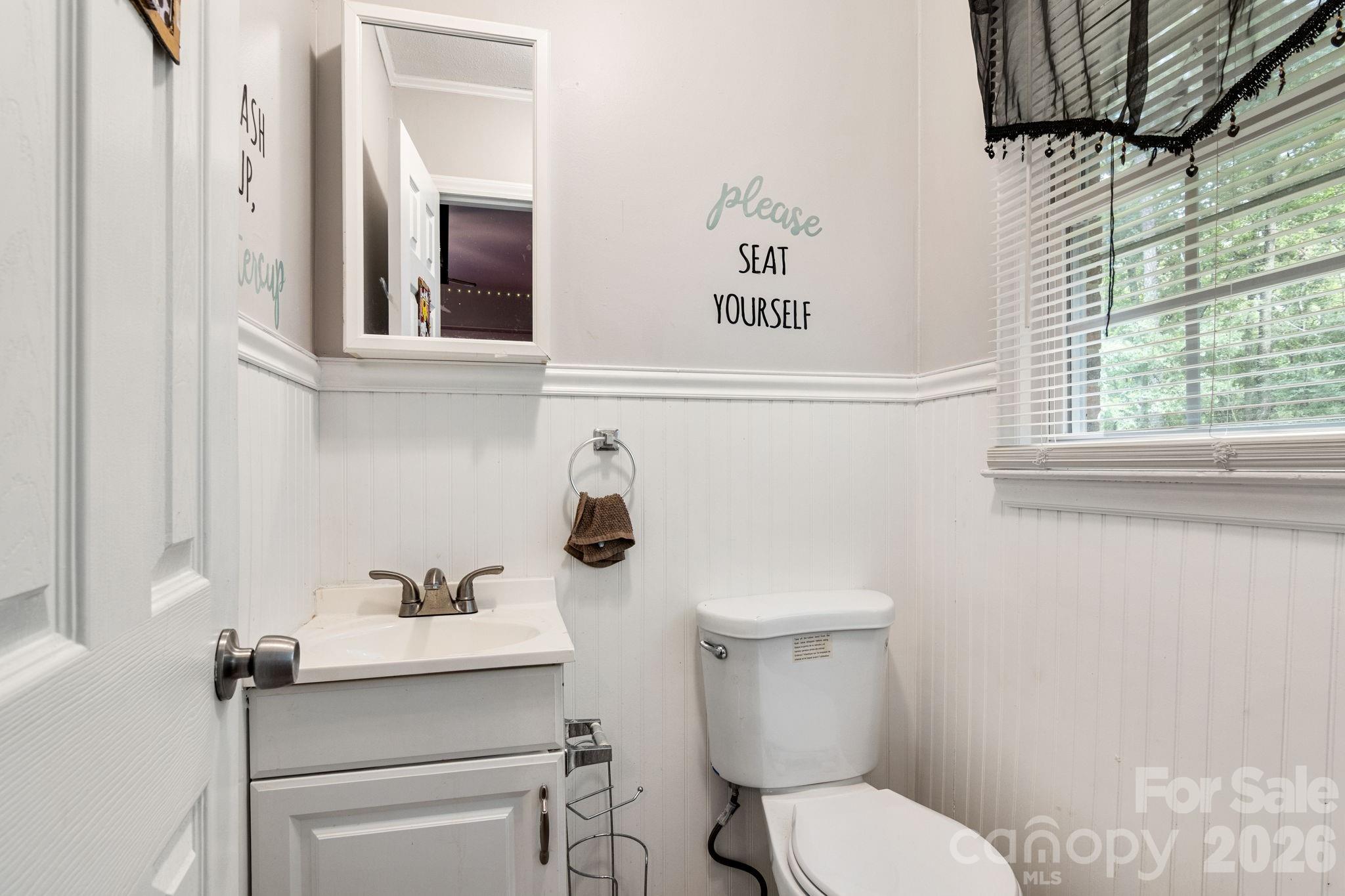 3104 University Drive — Lancaster