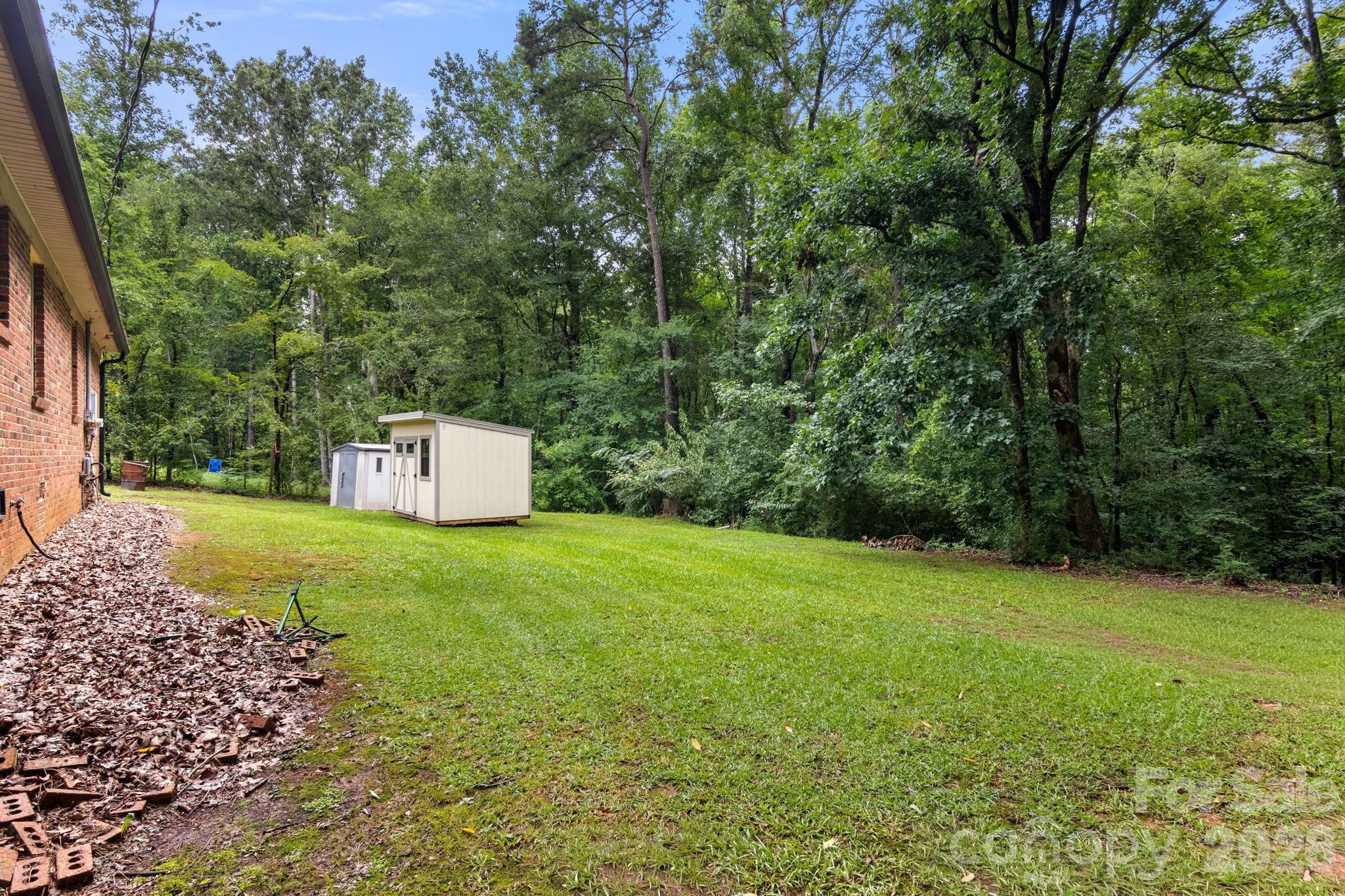 3104 University Drive — Lancaster