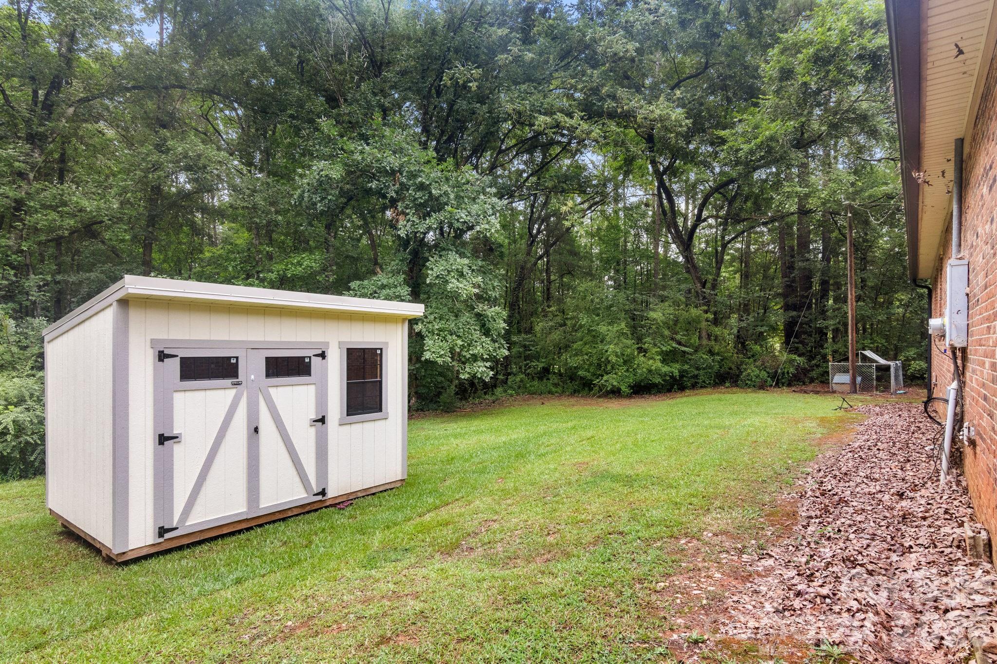 3104 University Drive — Lancaster