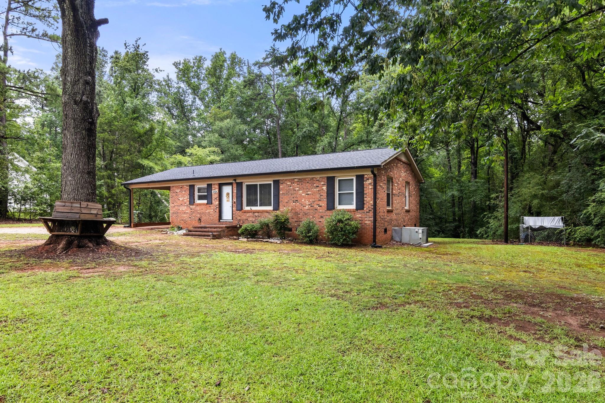 3104 University Drive — Lancaster