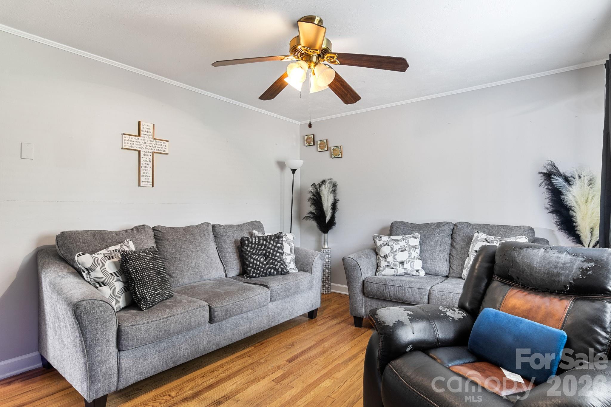 3104 University Drive — Lancaster