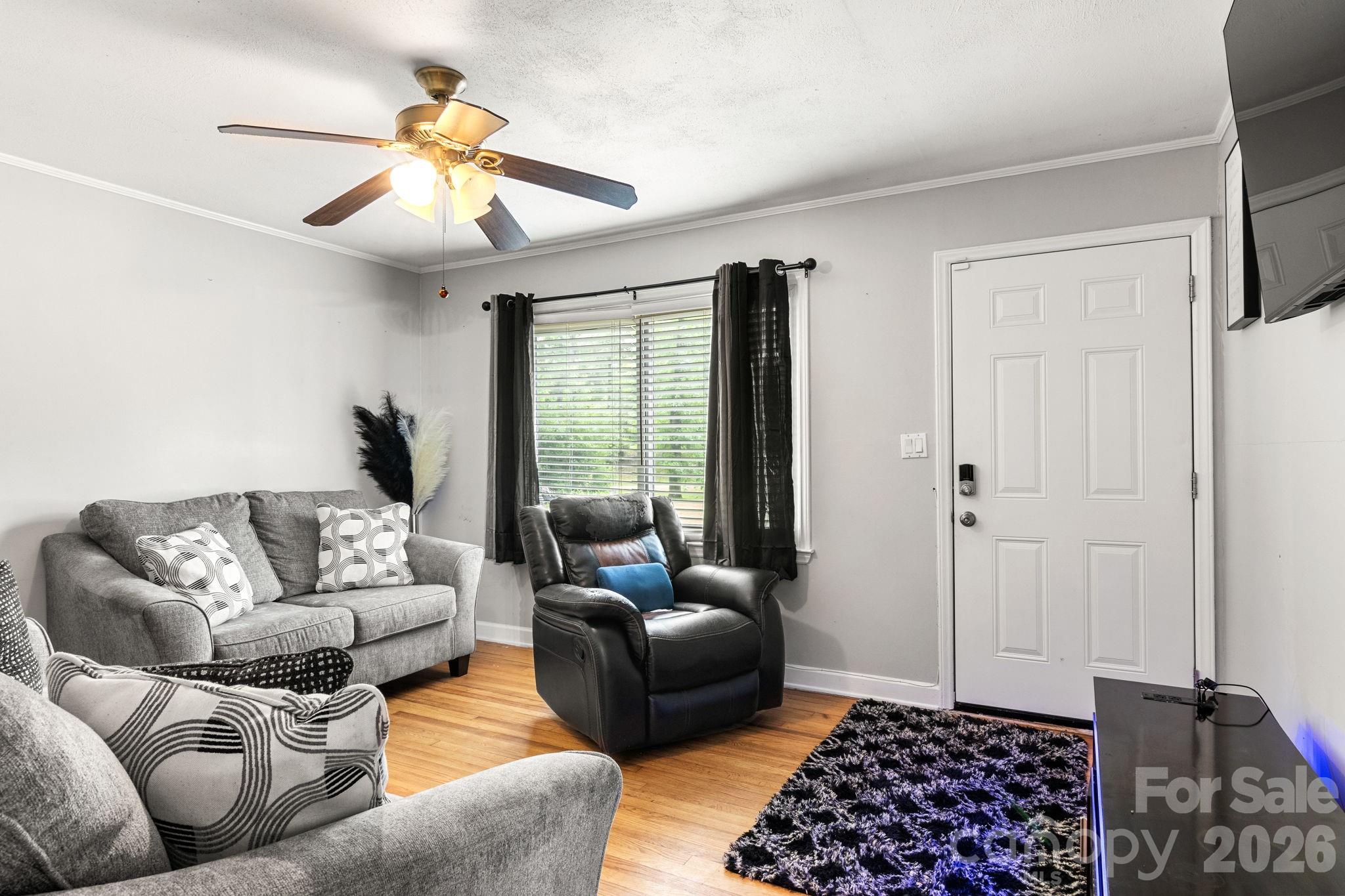 3104 University Drive — Lancaster