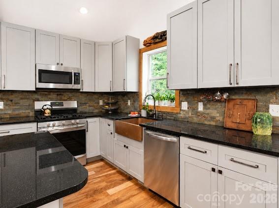 77 E Lake Dr East Lake Drive #18 — Fairview