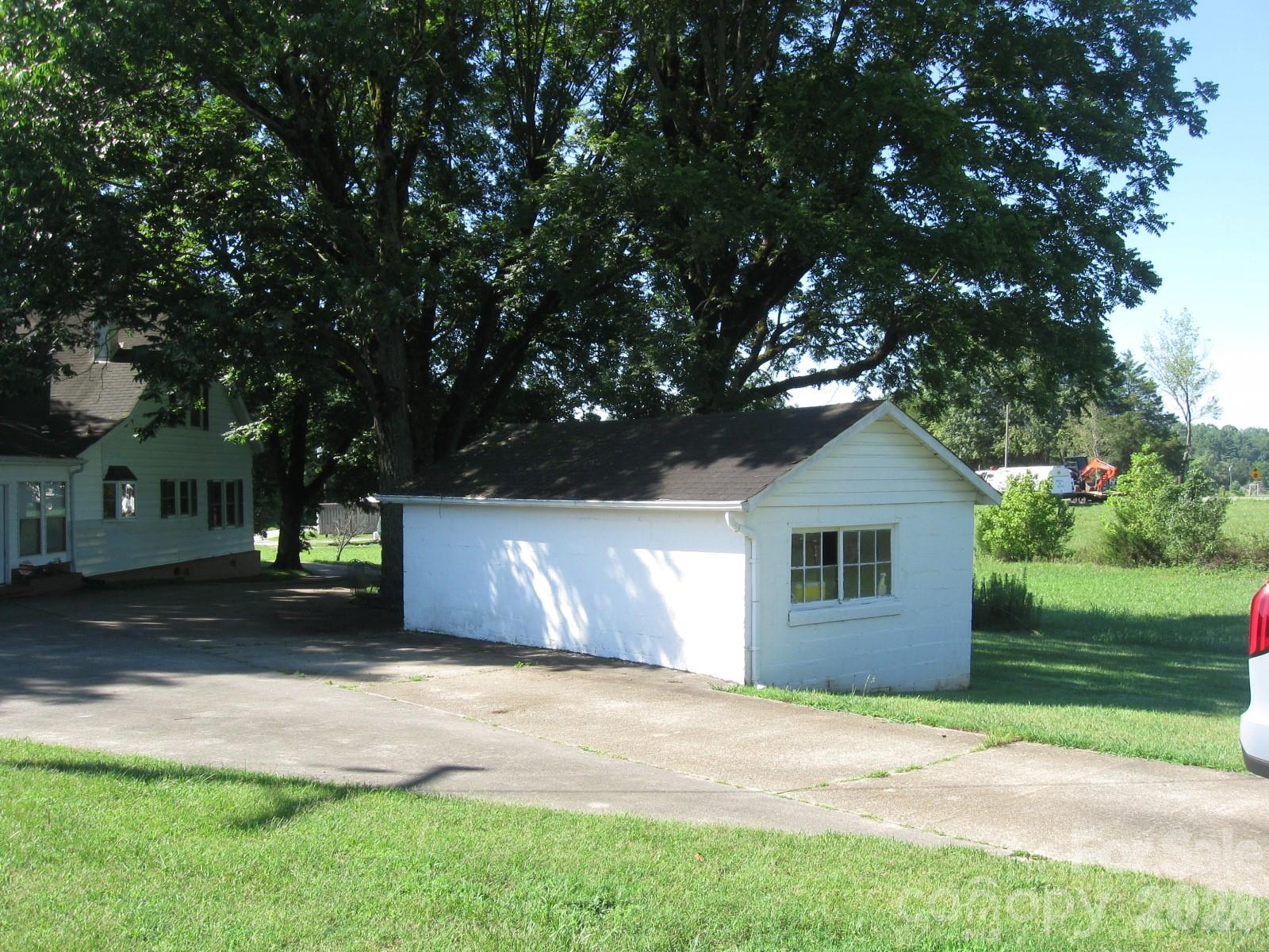 3817 hartland Road — Lenoir