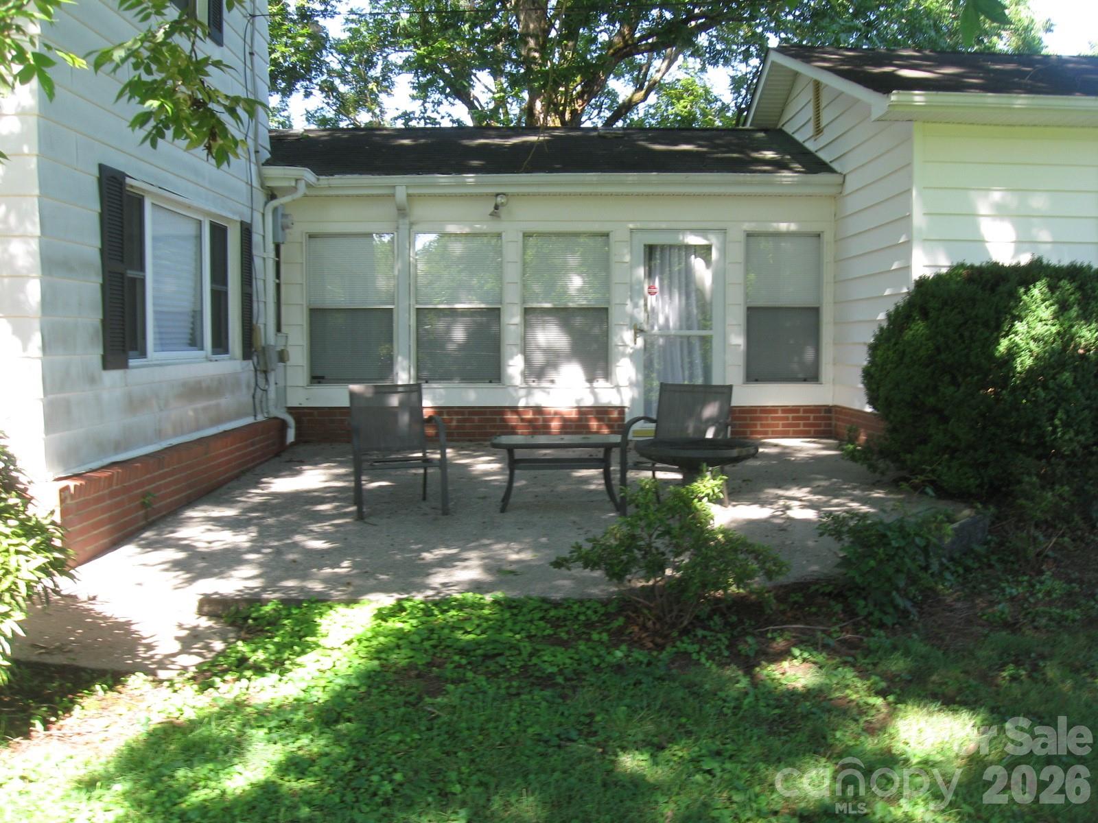 3817 hartland Road — Lenoir