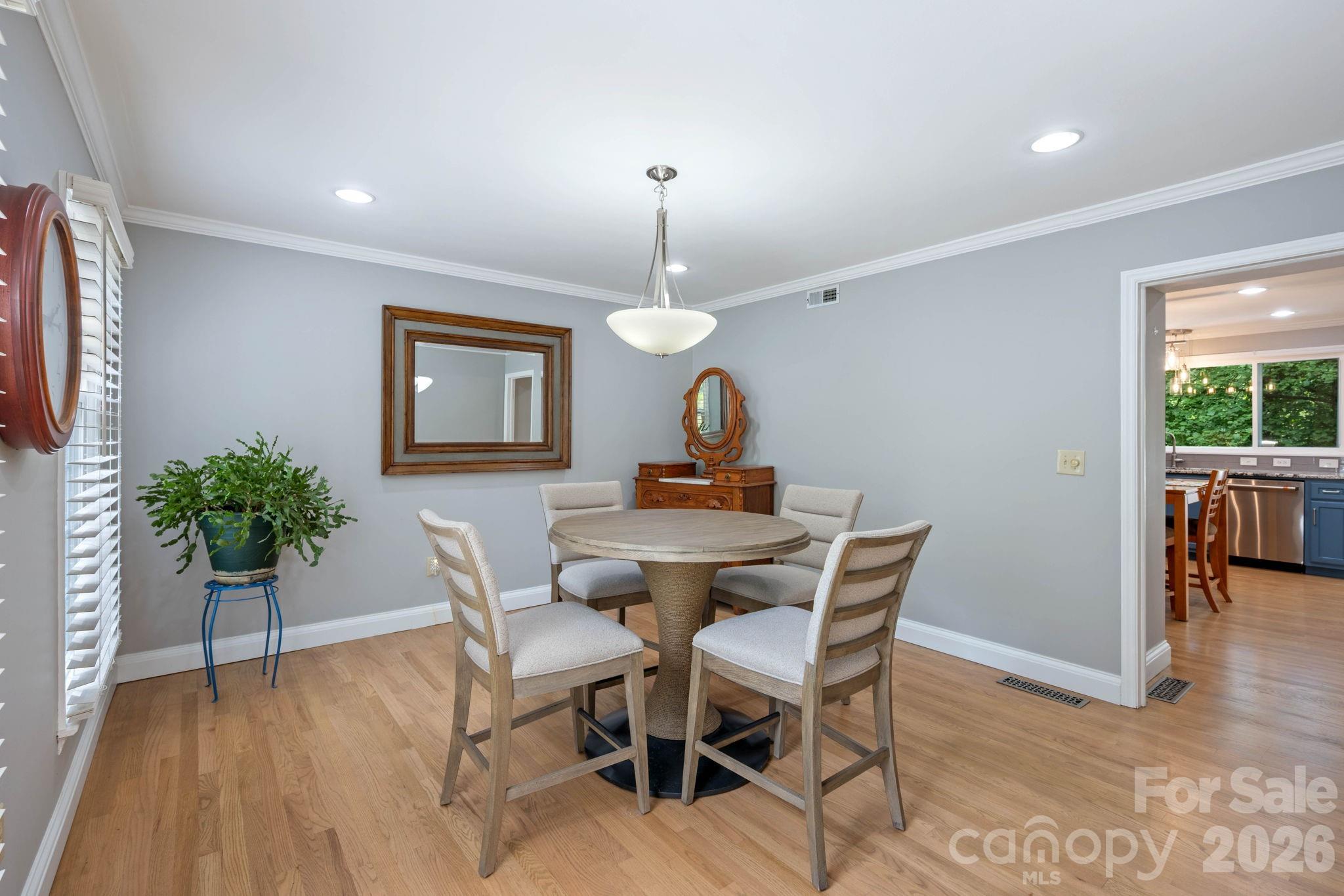200 35th Avenue NW — Hickory