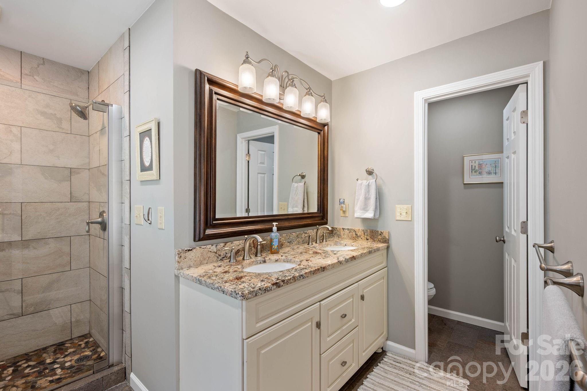 200 35th Avenue NW — Hickory