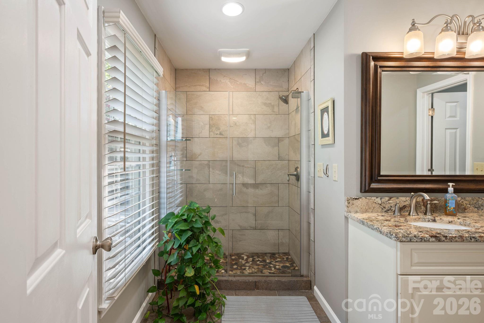 200 35th Avenue NW — Hickory