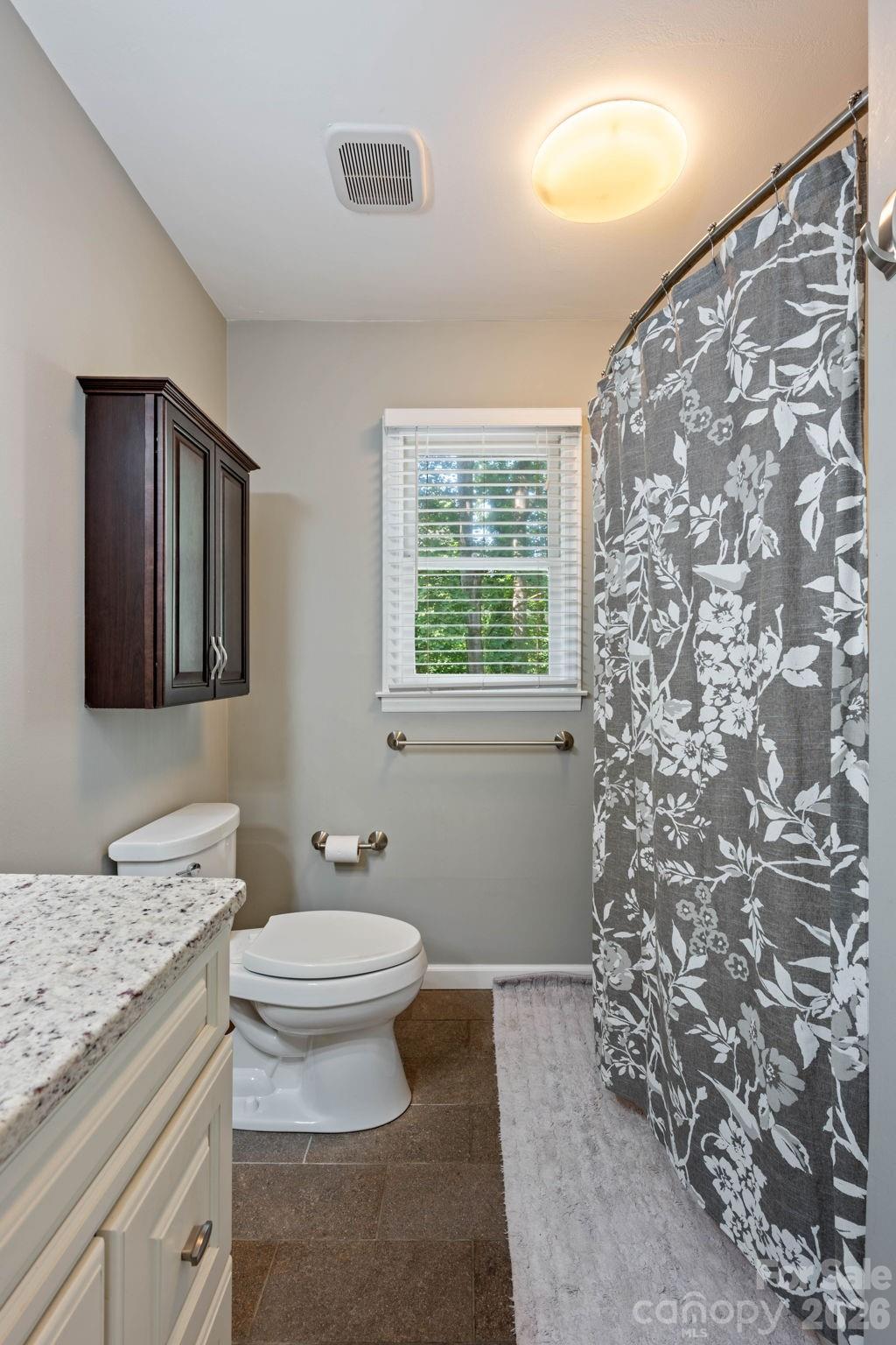 200 35th Avenue NW — Hickory