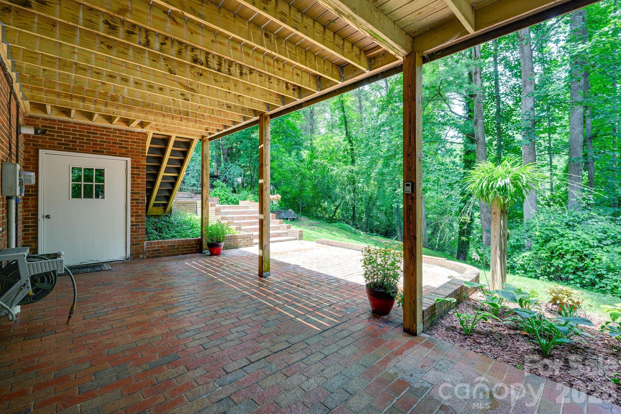 200 35th Avenue NW — Hickory