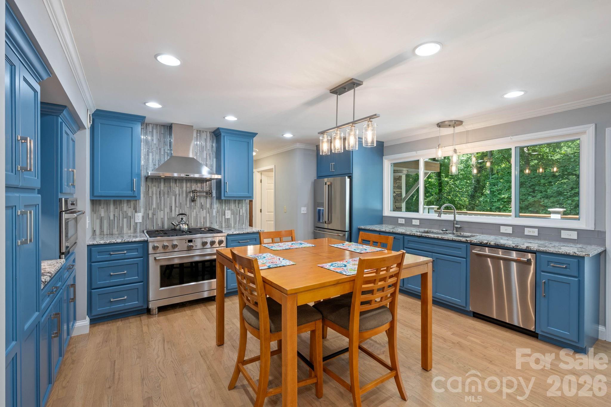 200 35th Avenue NW — Hickory