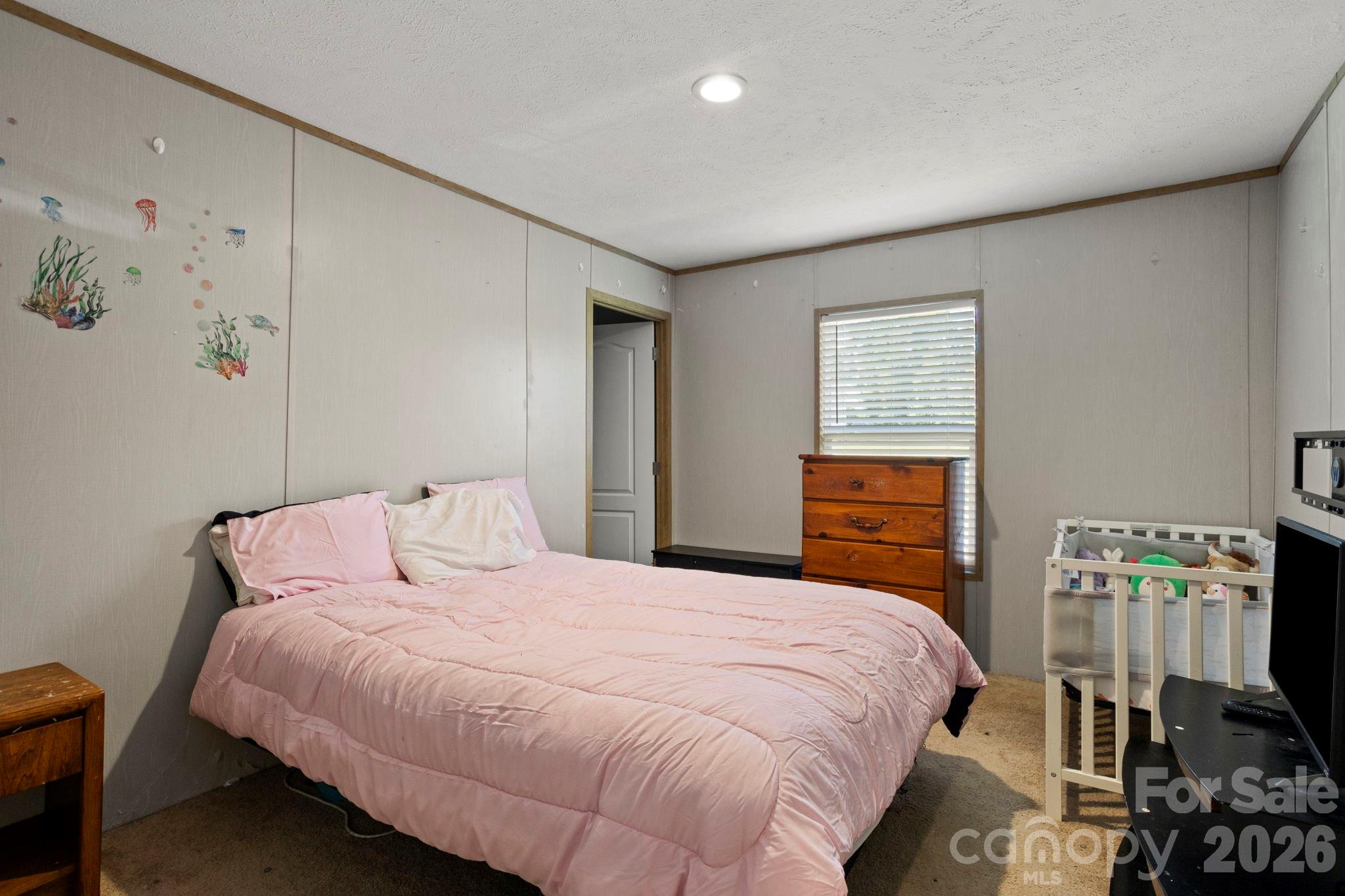 18 Moss Lane — Hendersonville