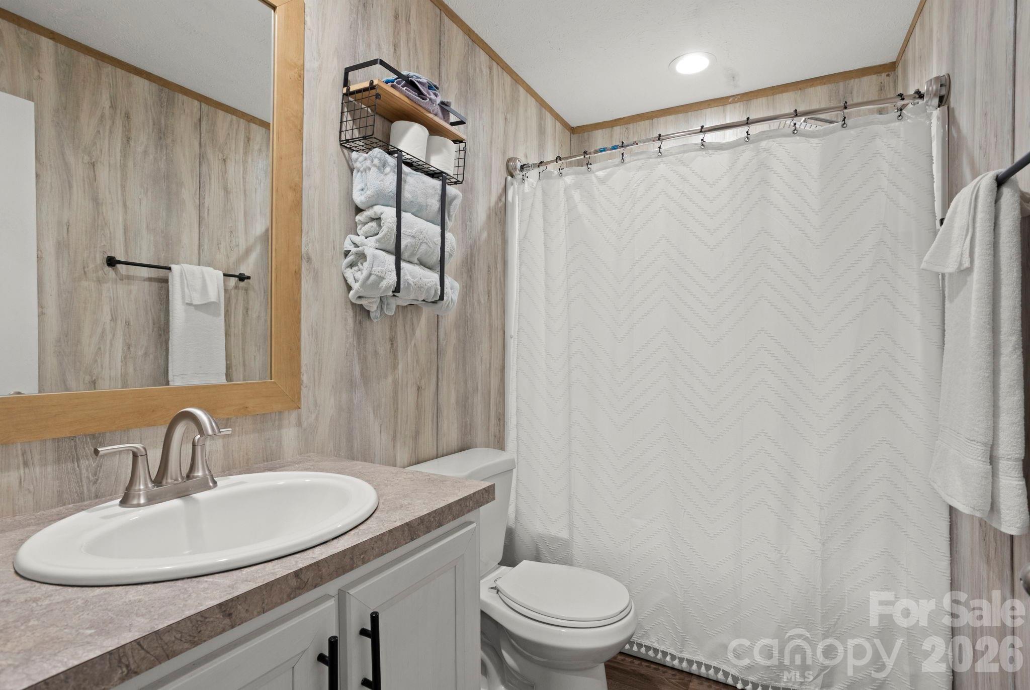18 Moss Lane — Hendersonville