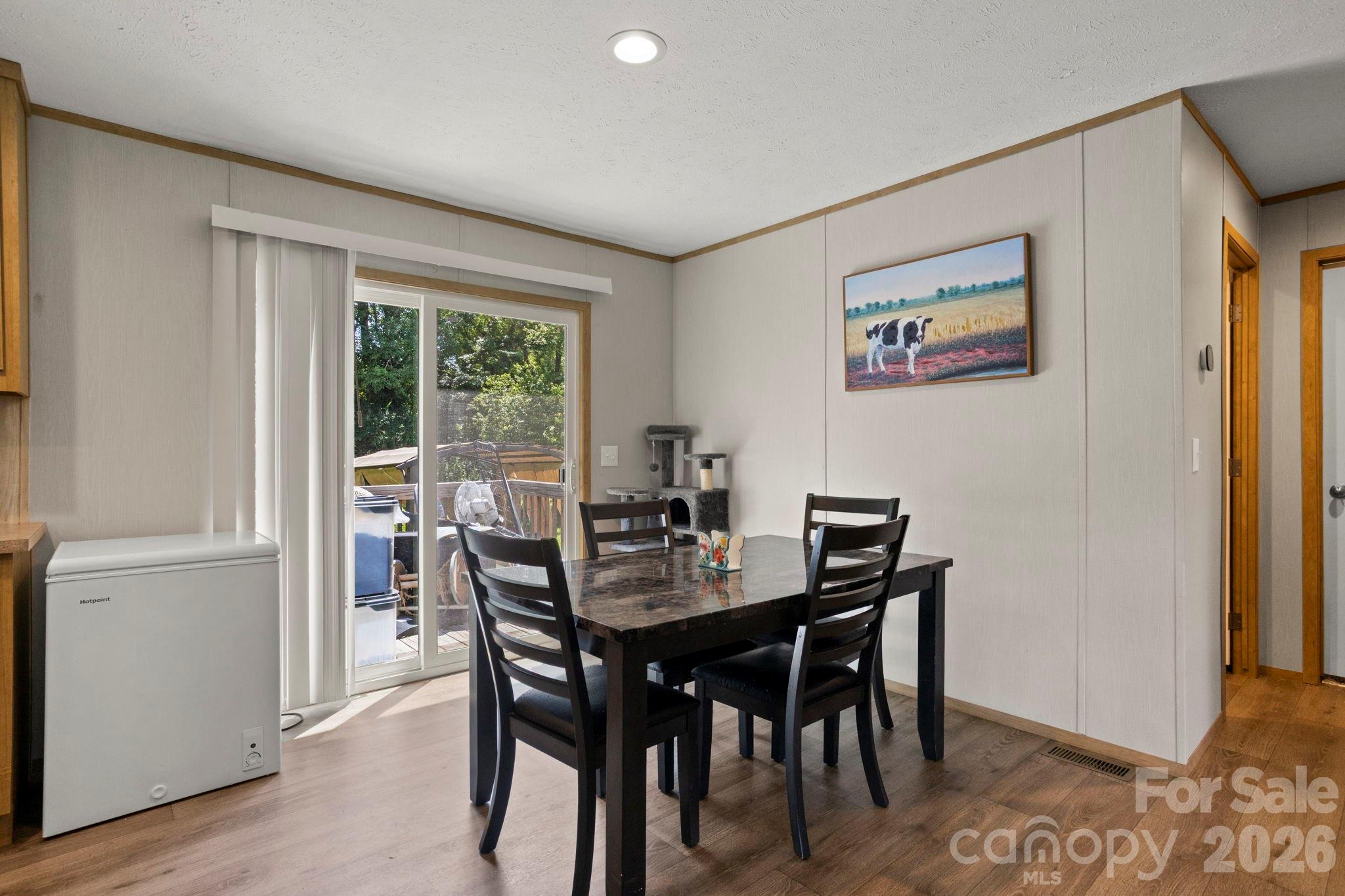 18 Moss Lane — Hendersonville