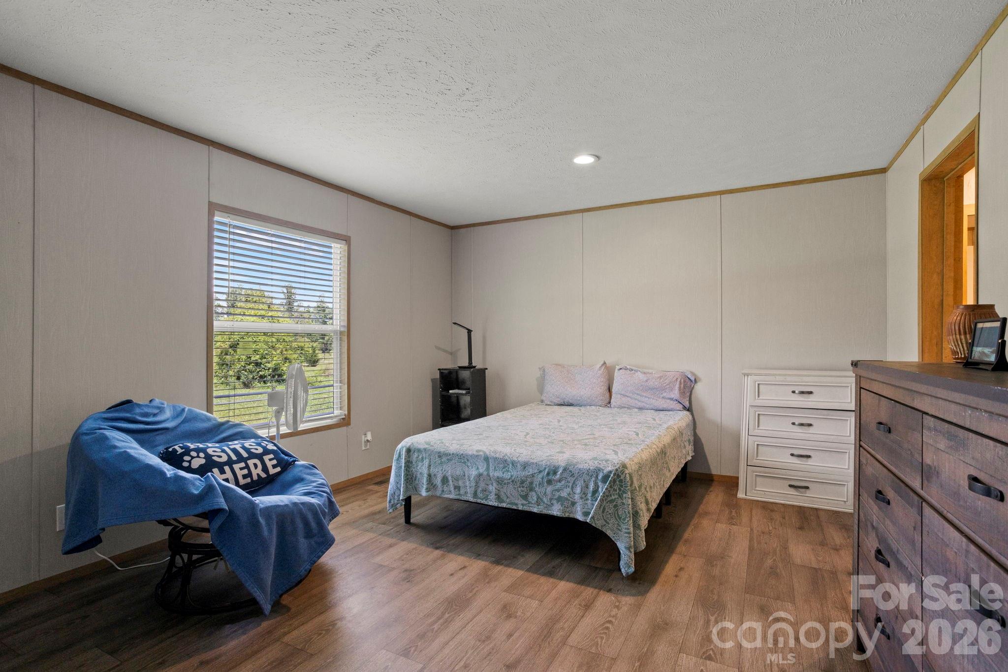 18 Moss Lane — Hendersonville