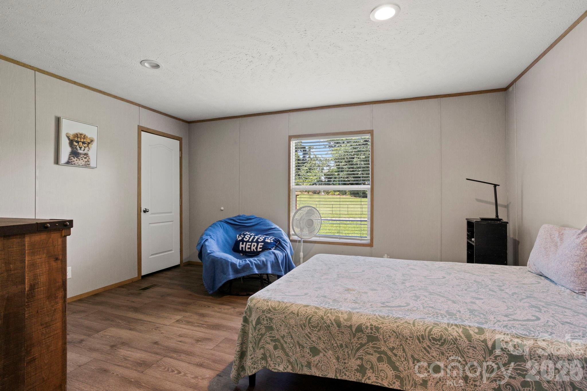 18 Moss Lane — Hendersonville