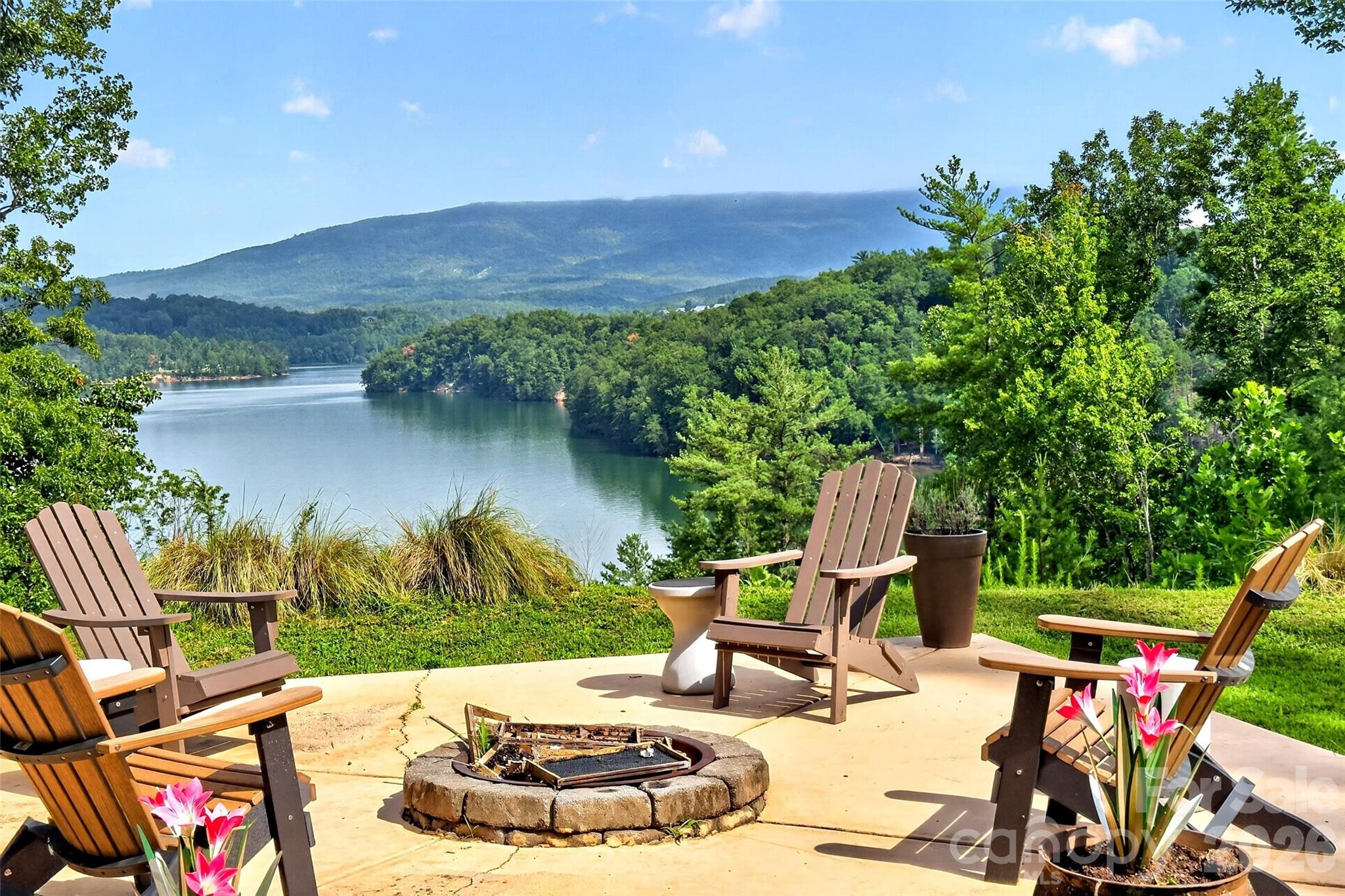 108 High Lake Drive — Nebo