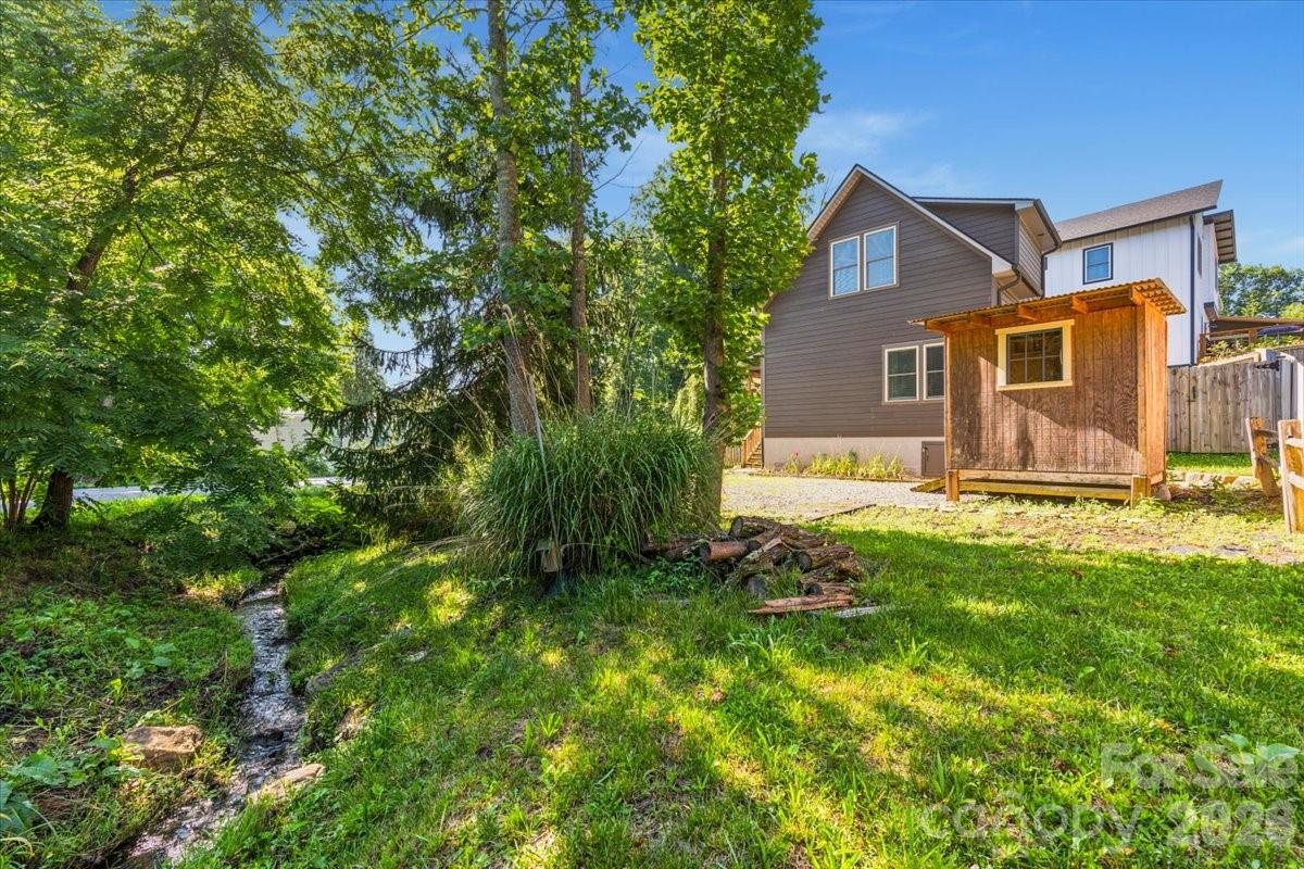 109 Portmanvilla Road — Black Mountain