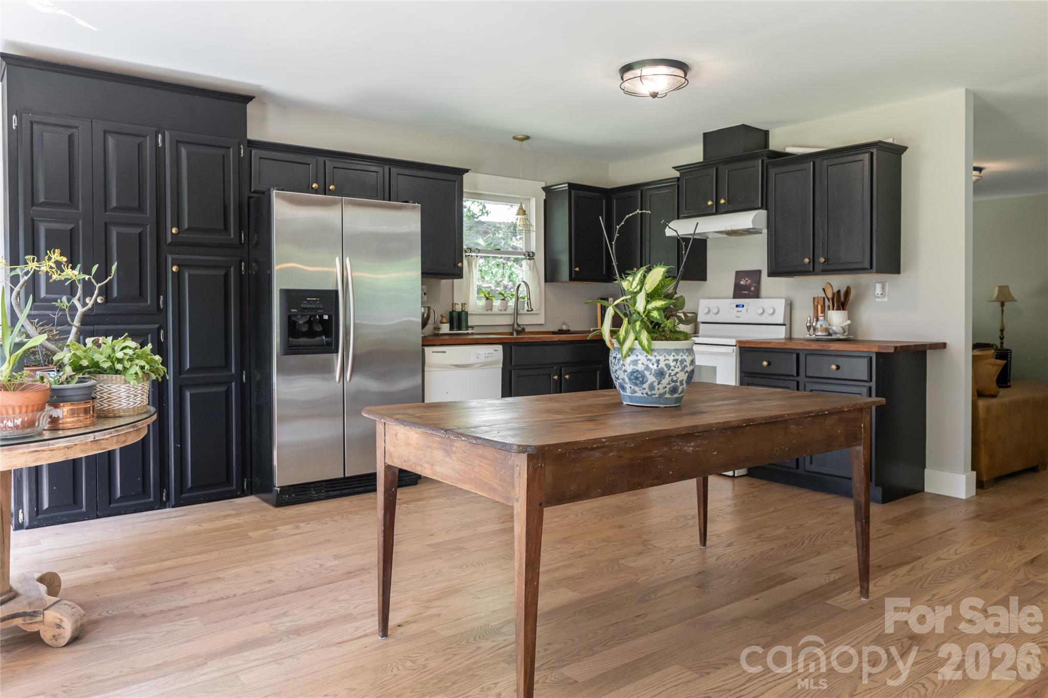 360 Pinners Cove Road — Asheville